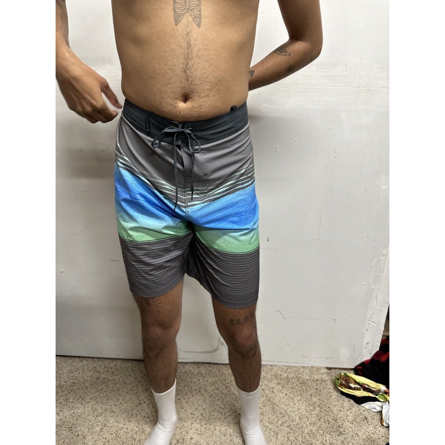 Men’s Hurley Size 34 Board Shorts Swim Trunks Gray Blue Striped