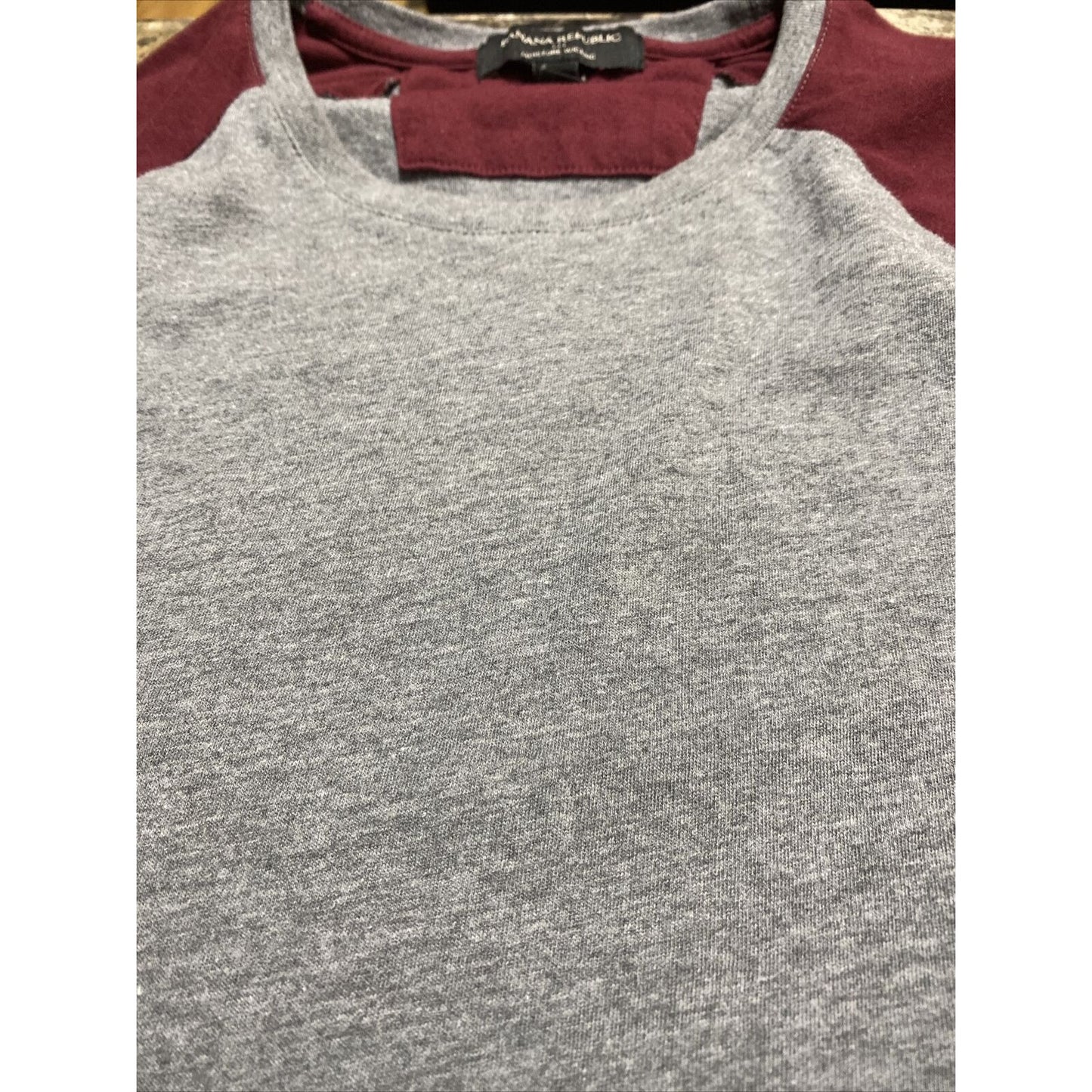 Banana Republic Men’s Large Gray Maroon Moisture Wicking Long Sleeves T-shirt