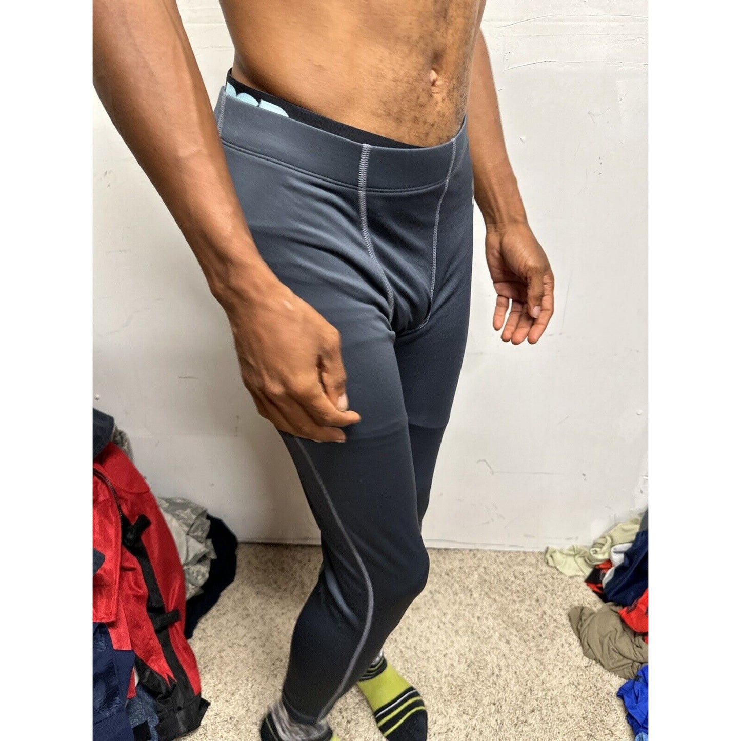 Men’s Gray Starter Base Layer Medium 32-34 Running Pants