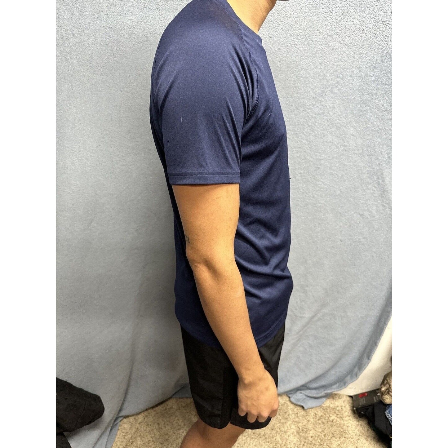 Men’s Dark Blue Small Loose Under Armour Heatgear Short Sleeve Athletic Tshirt