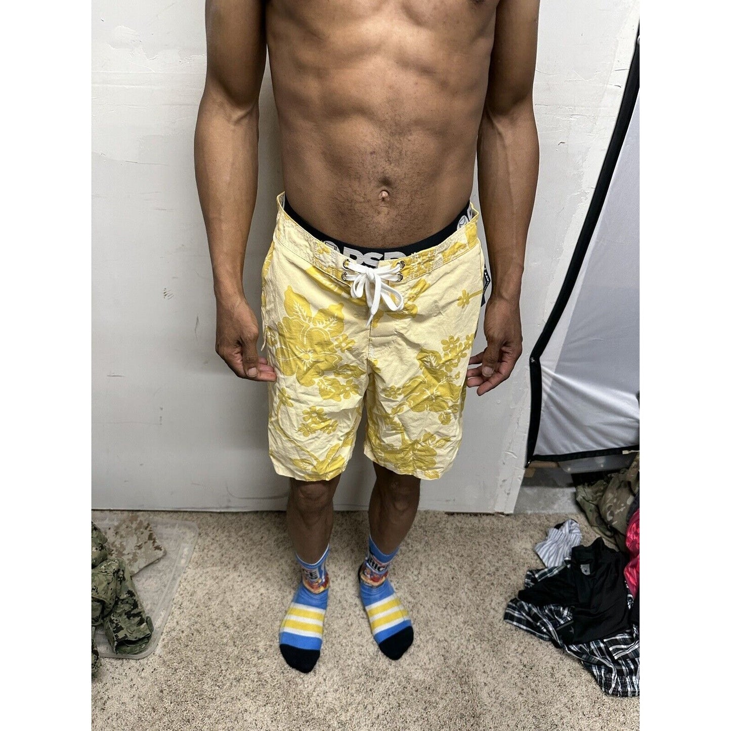 Men’s Floral Old Navy Medium Bathing Suit Combo Board Shorts Tropical yellow