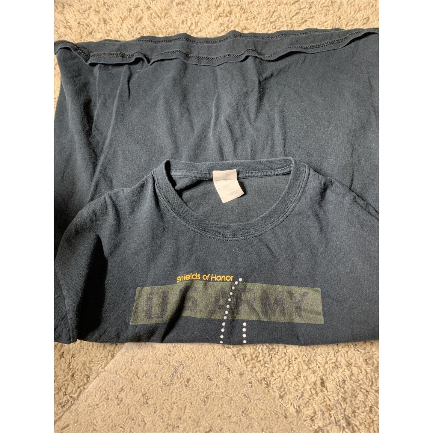 Gildan US Army Shields Of Honor Black Men’s Large Shirt