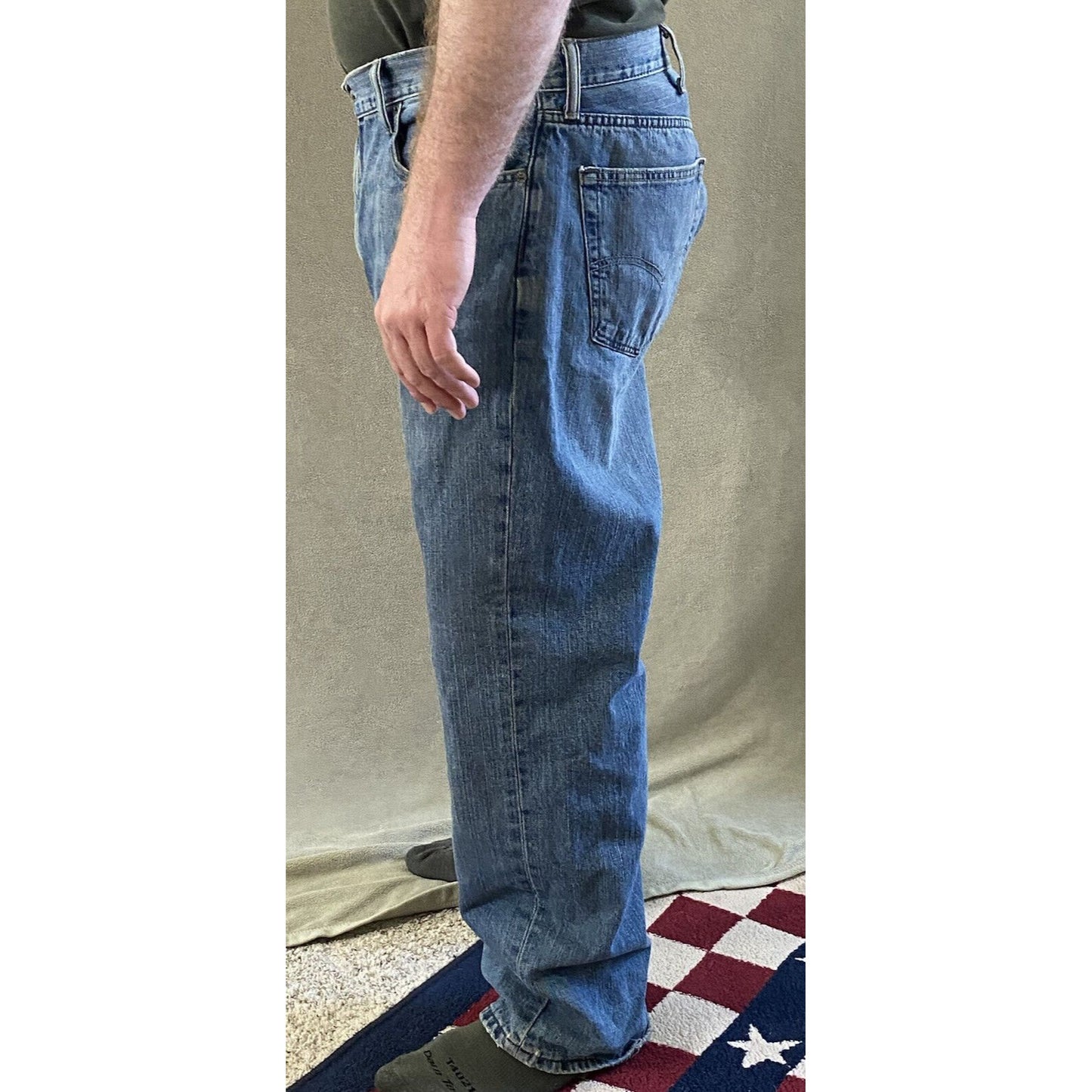 LEVIS 559 Men’s size 42x30 Relaxed Straight Blue Medium-wash Cotton Denim Jeans