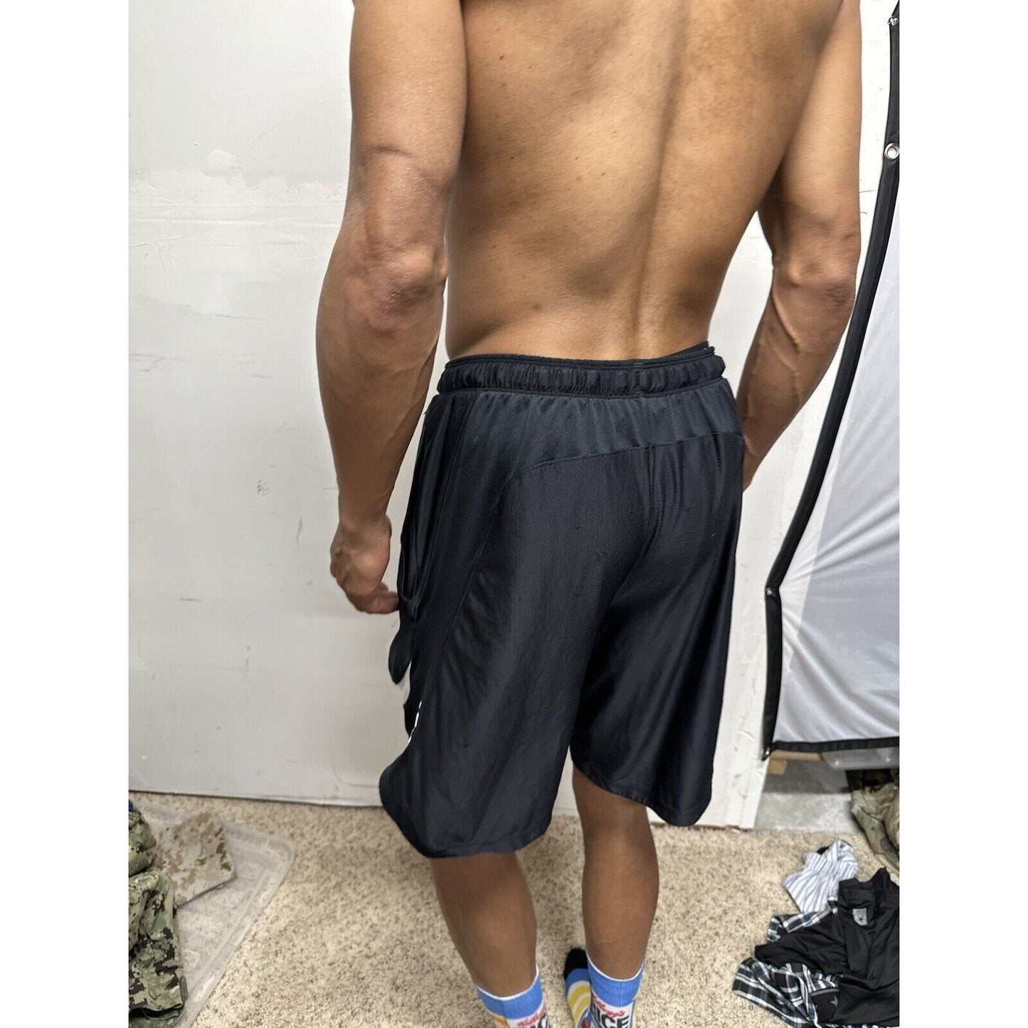 Men’s Under Armour Black Large Shorts Athletic With Pockets