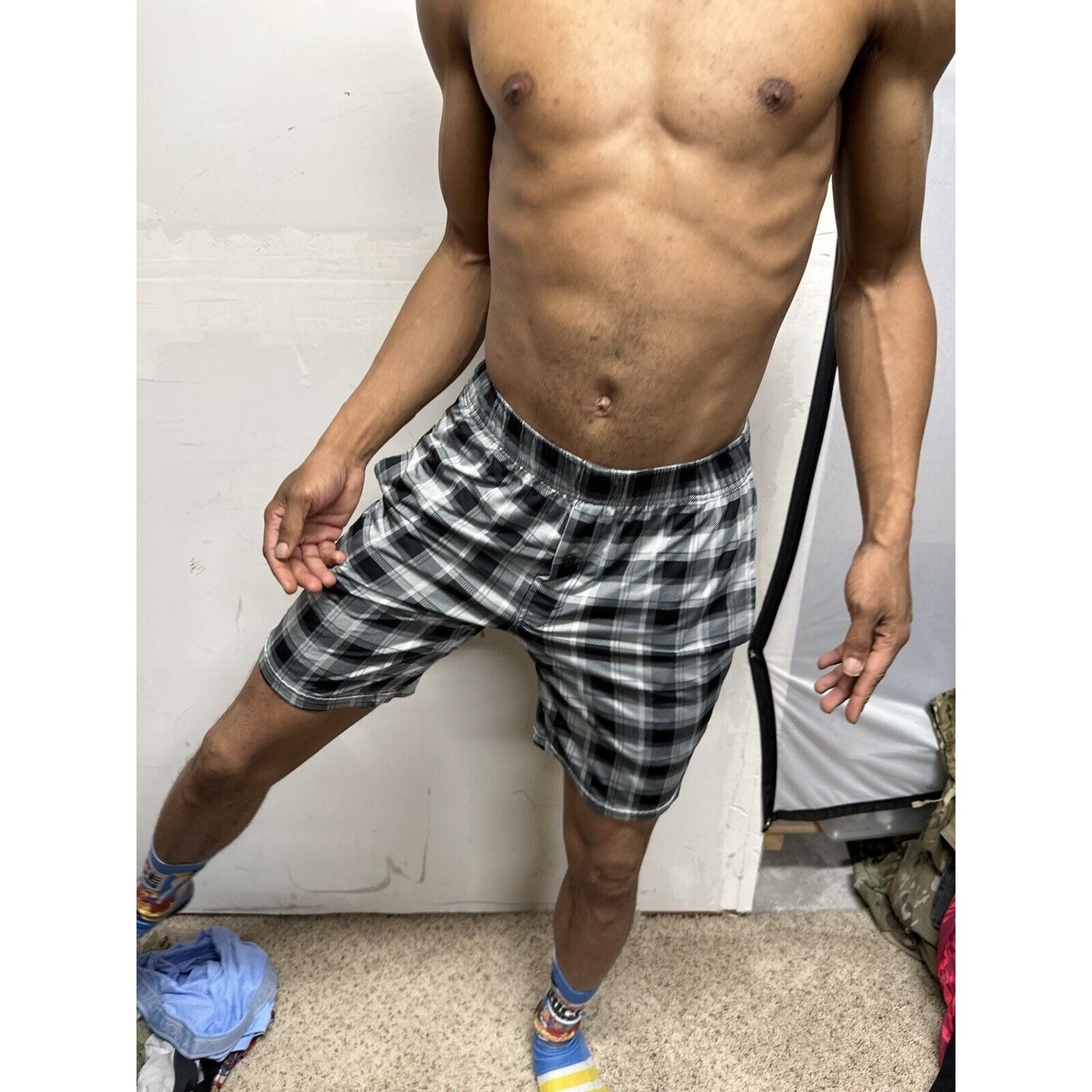 Men’s Gray And Black Fruit Of The Loom Small Lounge Shorts with pockets