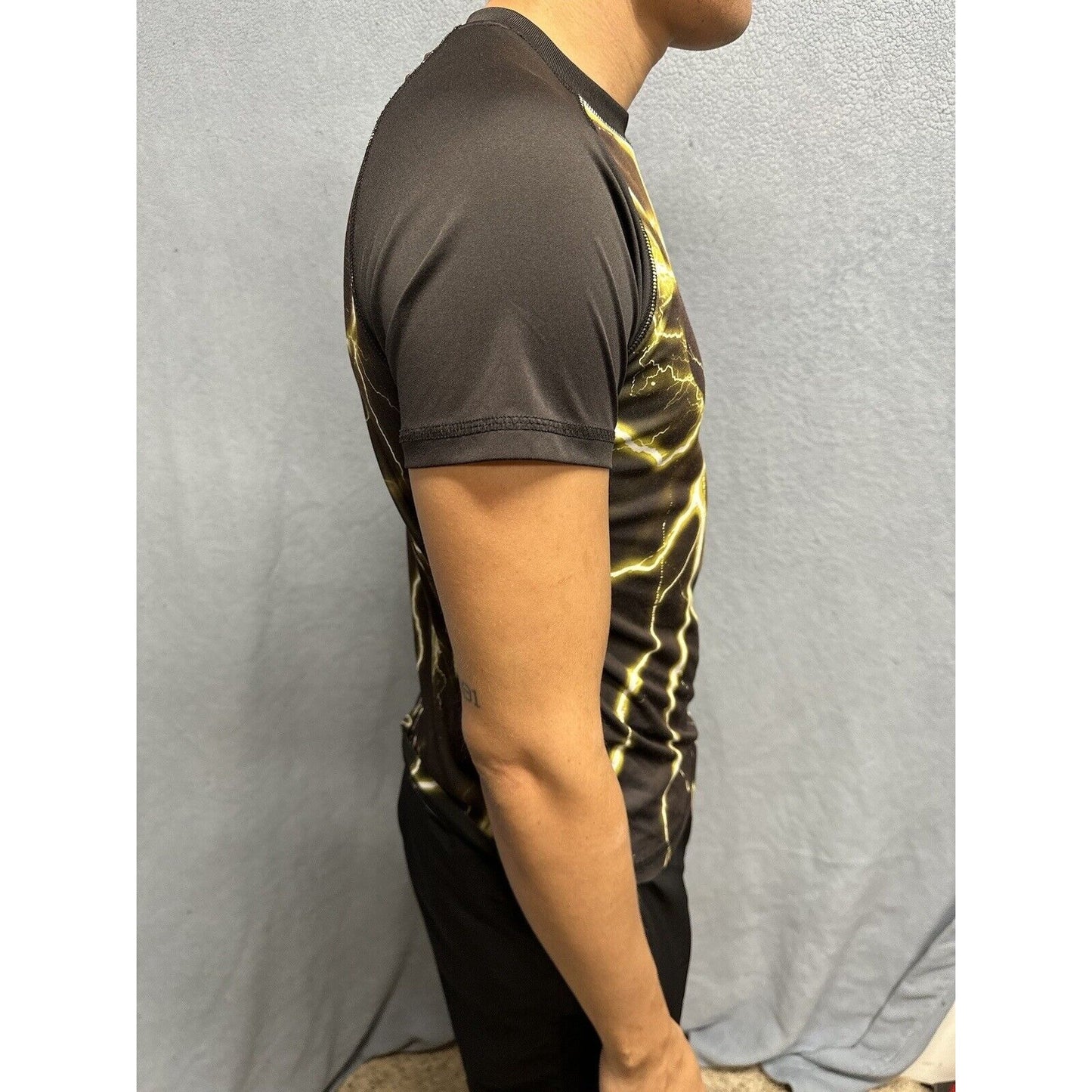 Men’s Large Batman Short Sleeve Black And Yellow Tshirt 100% Polyester