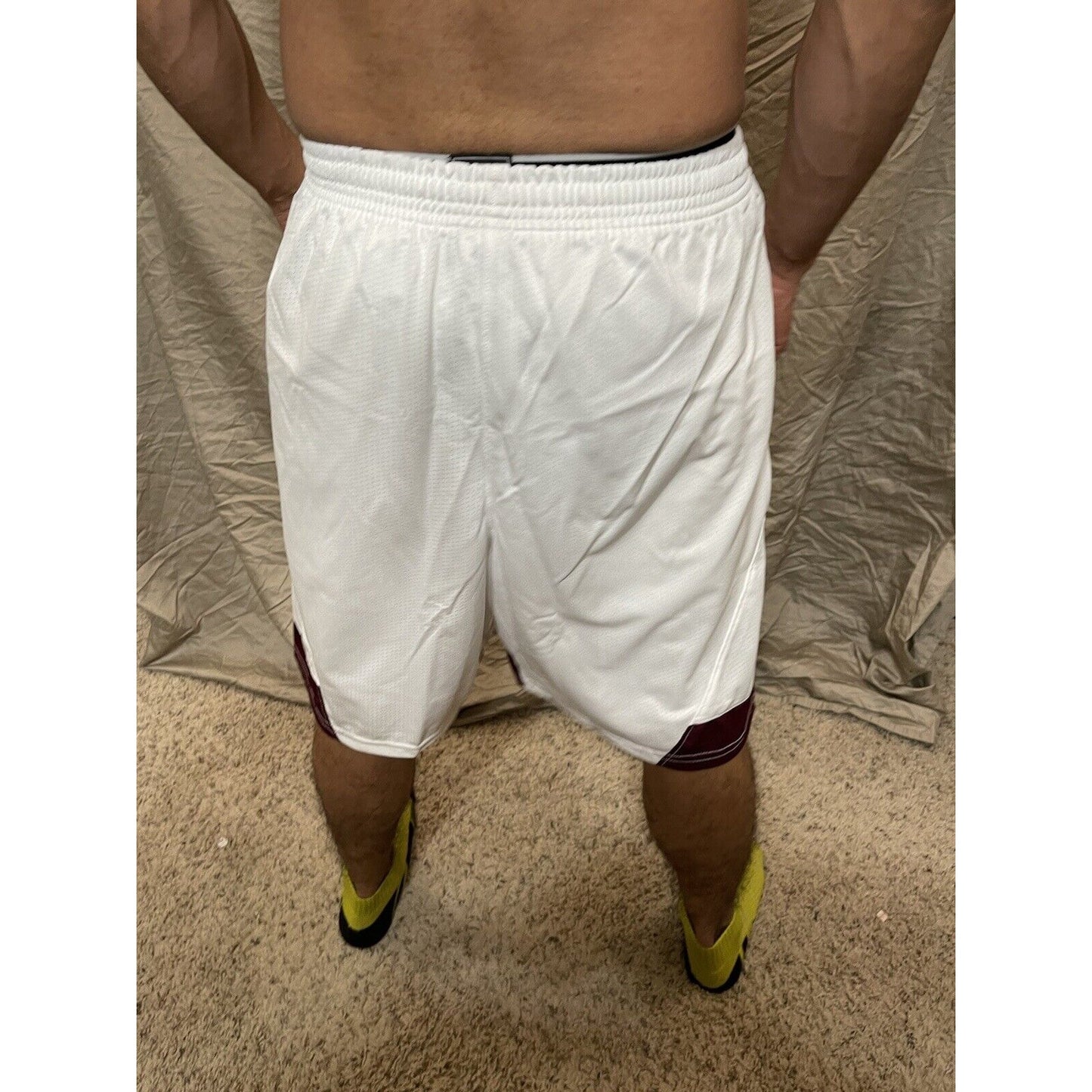 Boy's under armour Youth XL white and Maroon Lacrosse style shorts no pockets