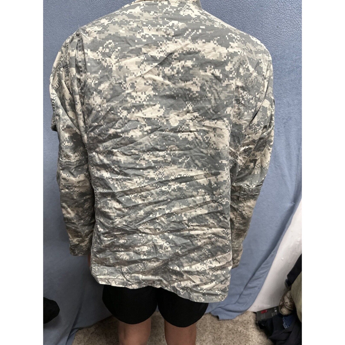 Men’s Army Combat Uniform Acu With Patches Fits Like A Medium Regular