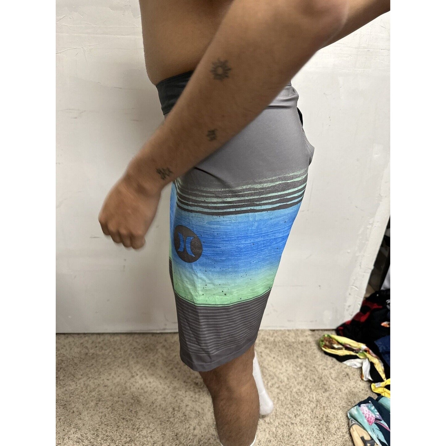 Men’s Hurley Size 34 Board Shorts Swim Trunks Gray Blue Striped