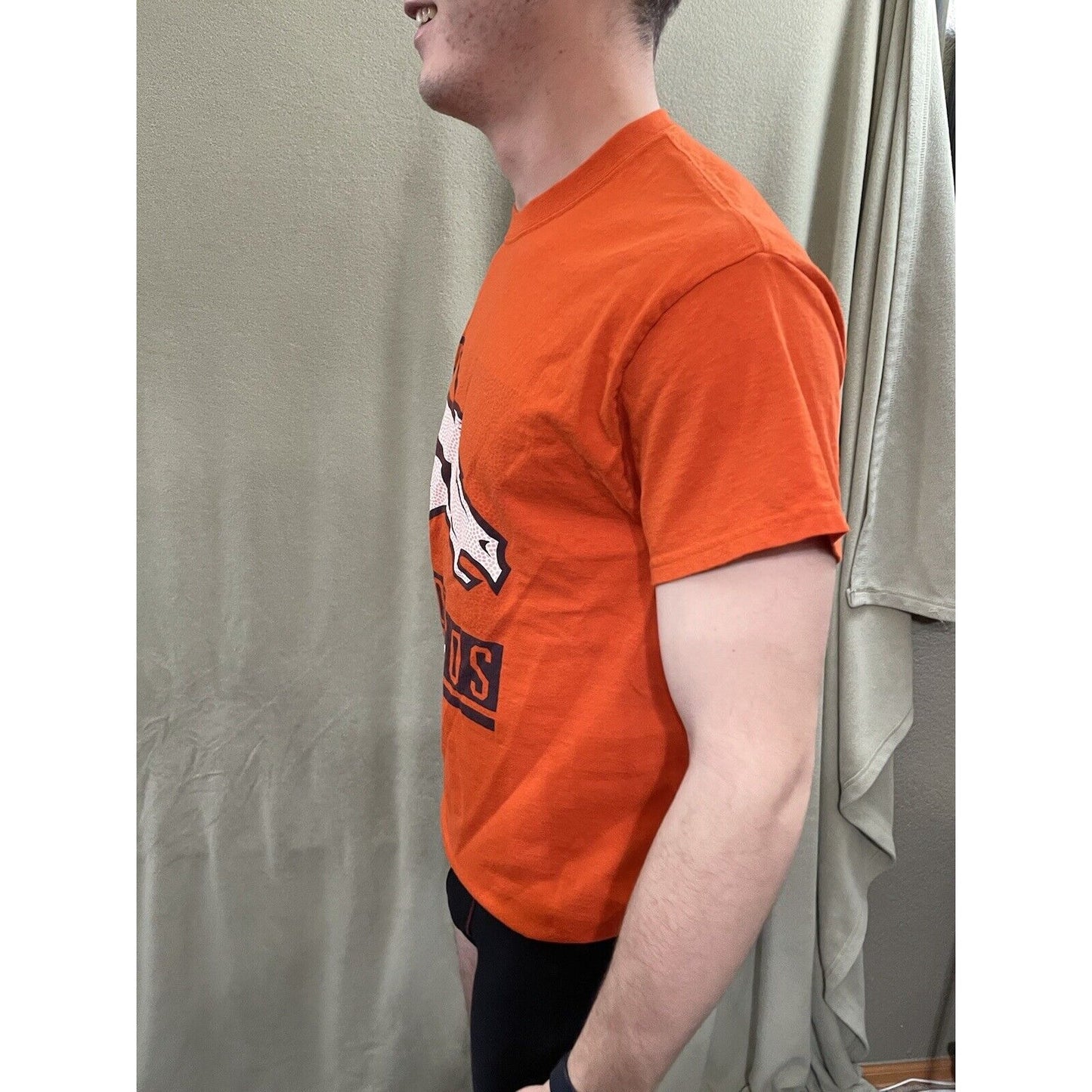 Denver Broncos Football Orange NFL Team Apparel T-Shirt Medium Excellent Cond