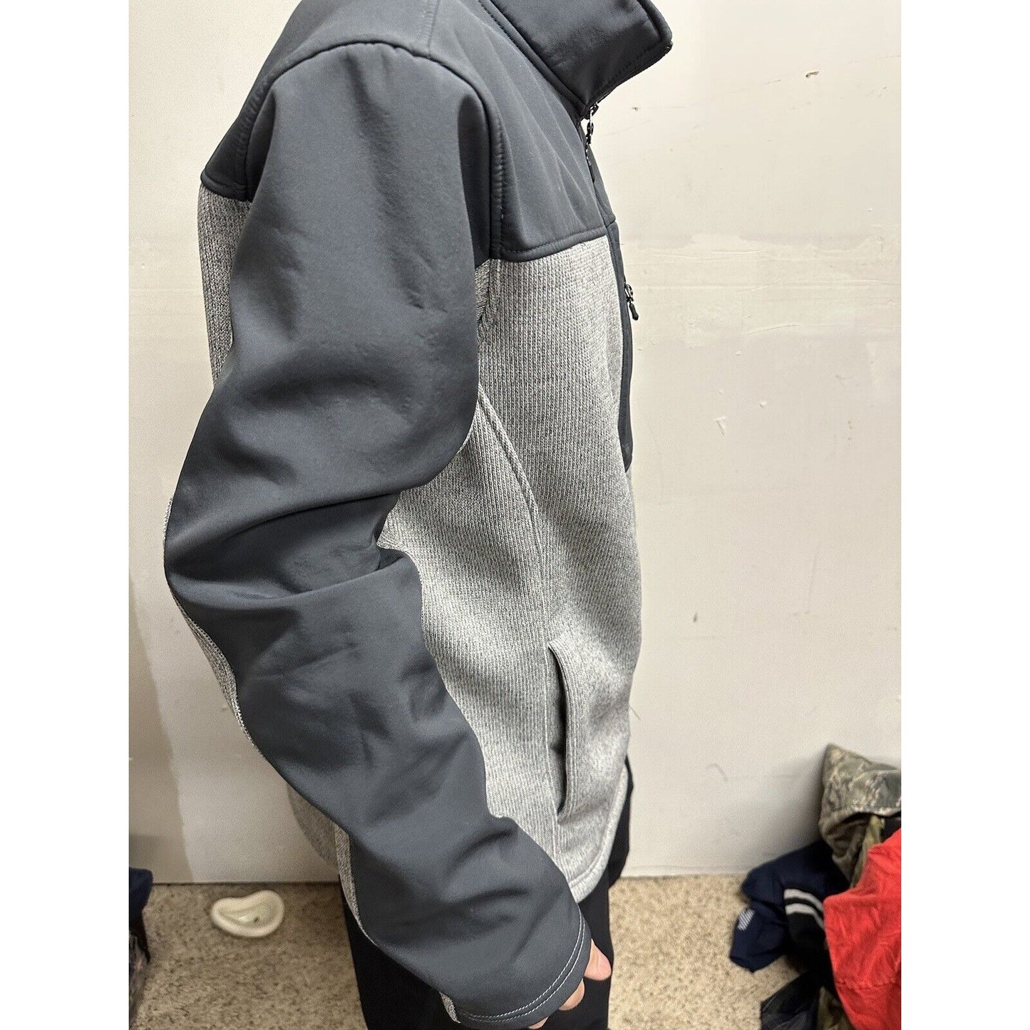 Men’s Large Swiss Tech Gray 42-44 Full Zip Jacket