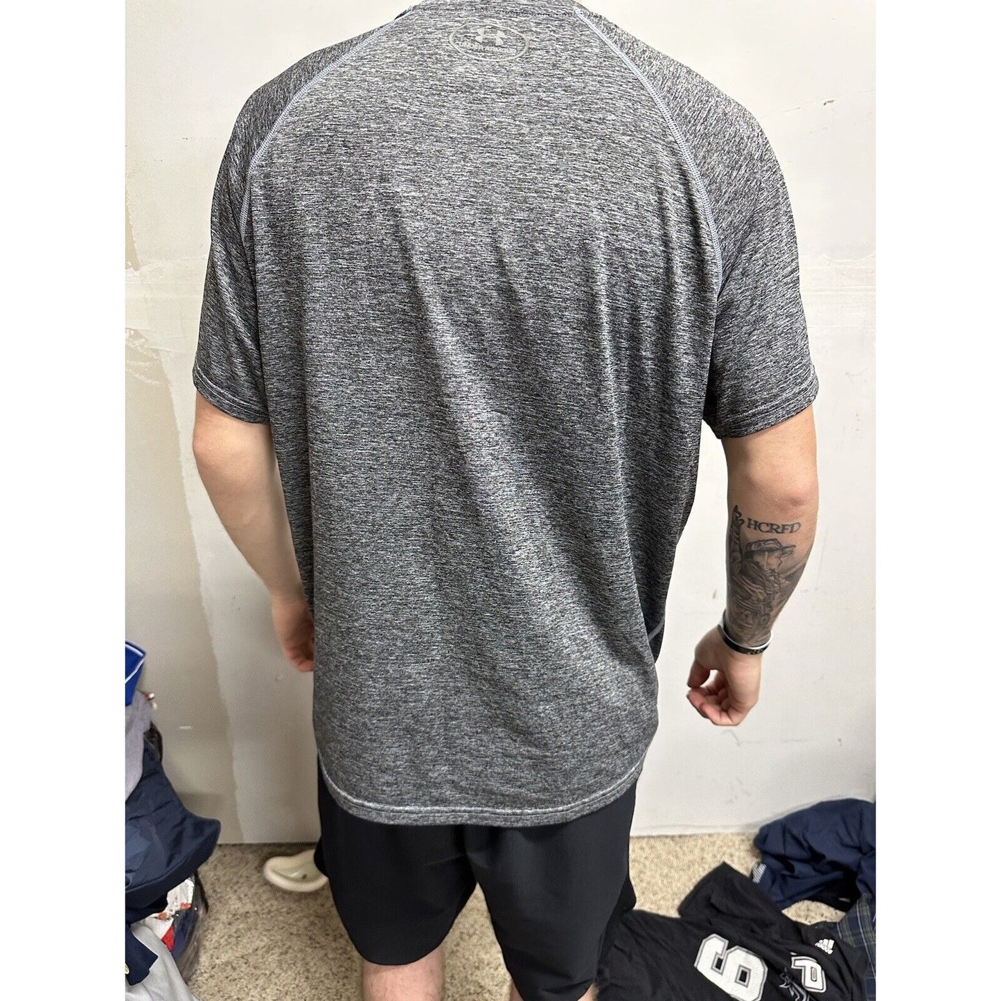 Men’s Gray Under Armour Run Fitted Large Athletic Shirt