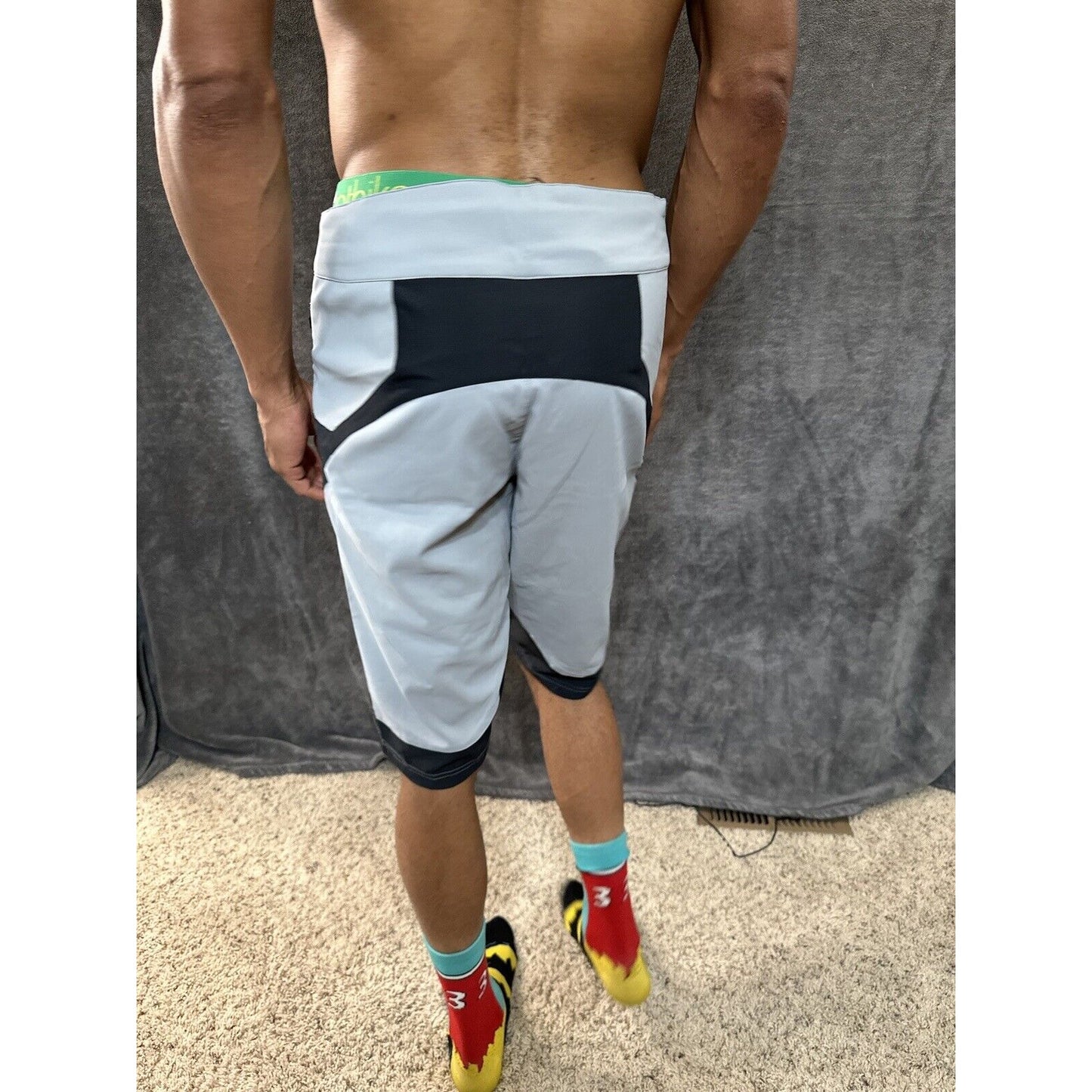 Men’s Gray Pearl Izumi Medium Shorts