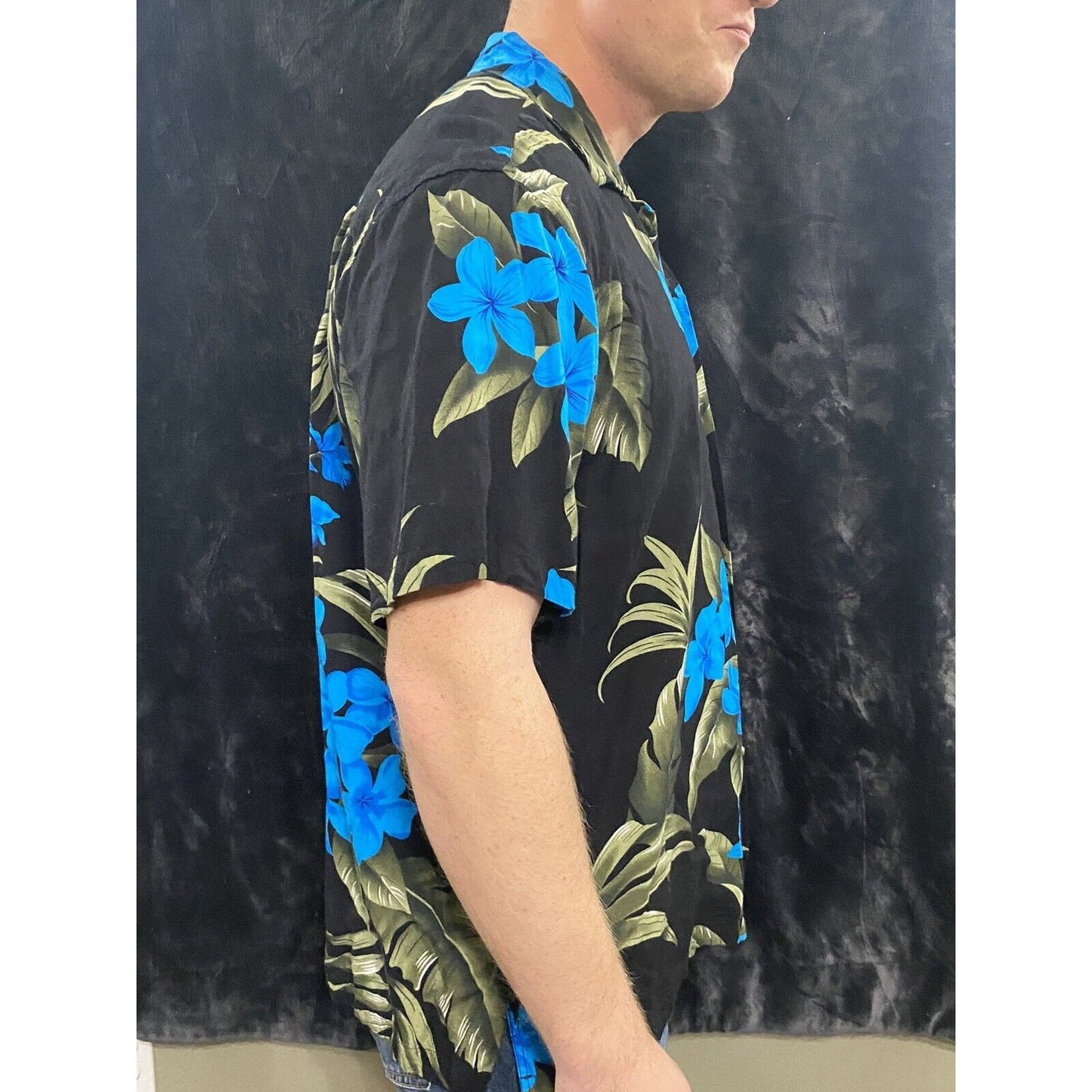 Vintage FAVANT Men’s XL Blue Floral Hawaiian Button-down Short Sleeves Shirt