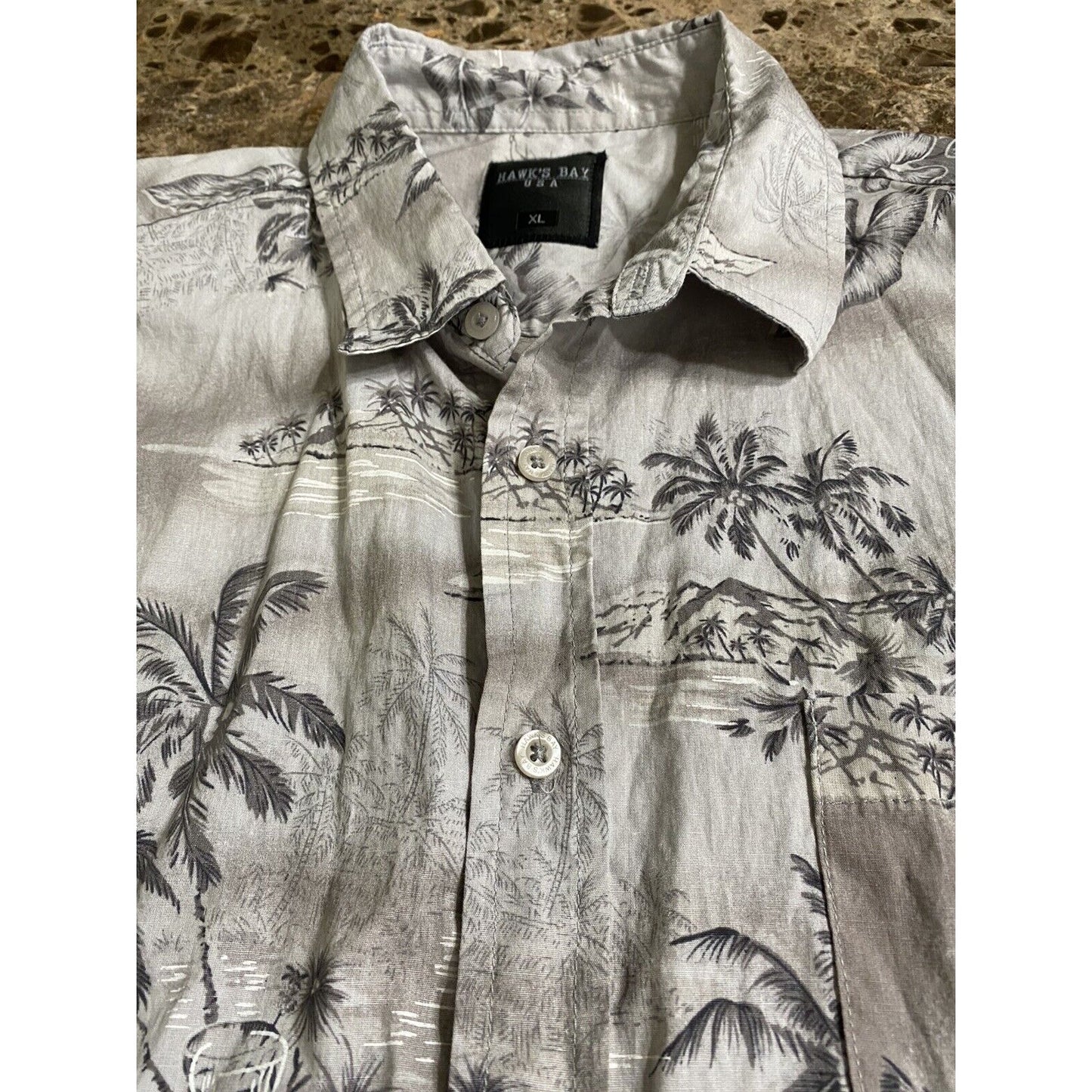 Hawk’s Bay USA XL Gray Tropical Island Prints Button-down Short Sleeves