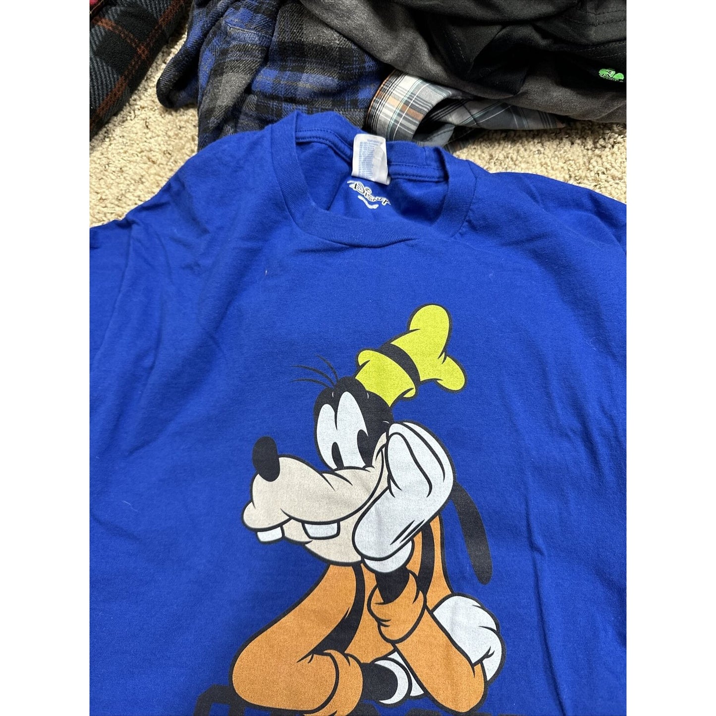men’s goofy royal blue short sleeve disney tshirt medium- Garsh!