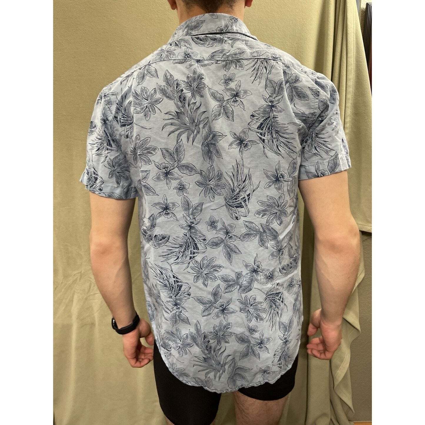 Trunks Surf & Swim Co Mens Small Button Up Beachwear Hawaiian Shirt Tropical