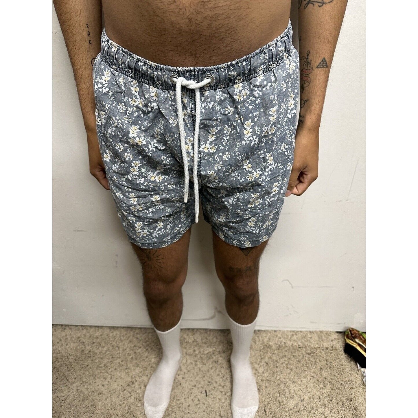 Men’s Large Zara Gray Floral Shorts