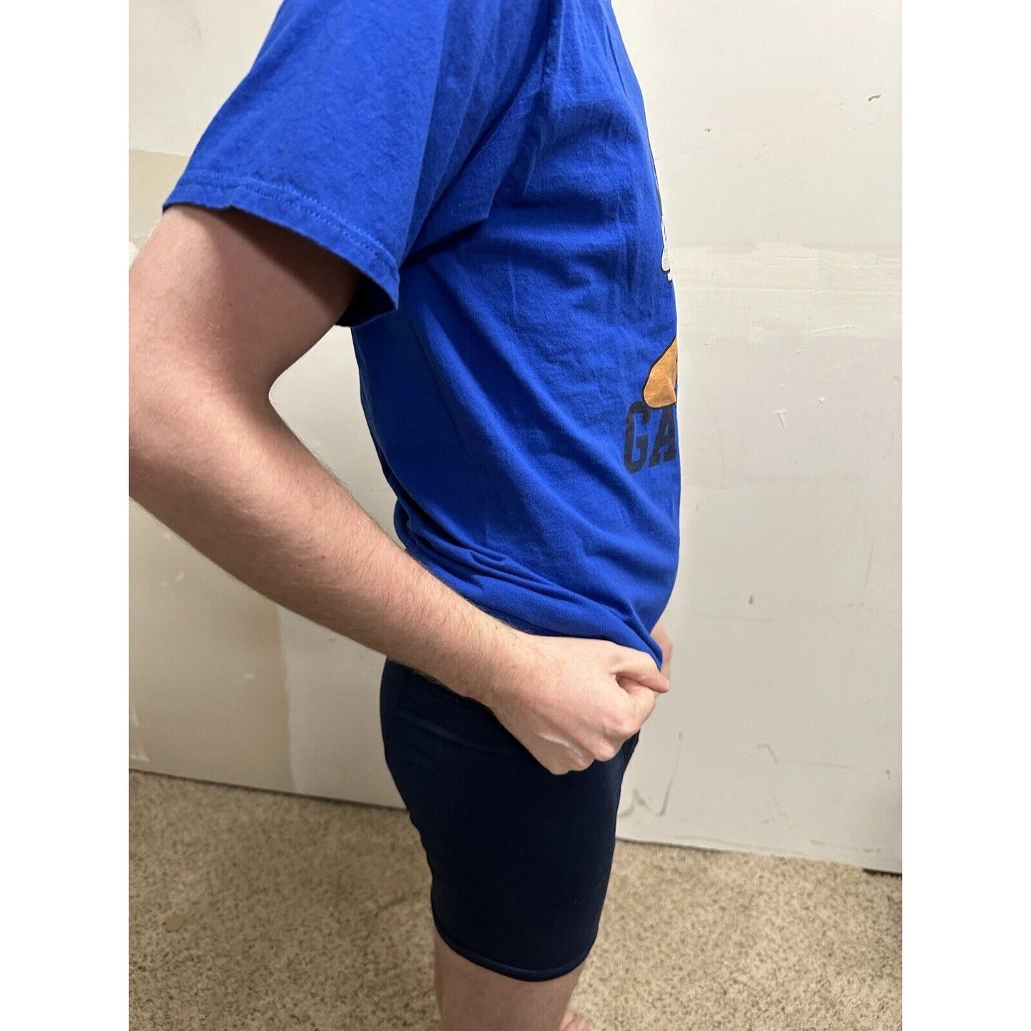 men’s goofy royal blue short sleeve disney tshirt medium- Garsh!