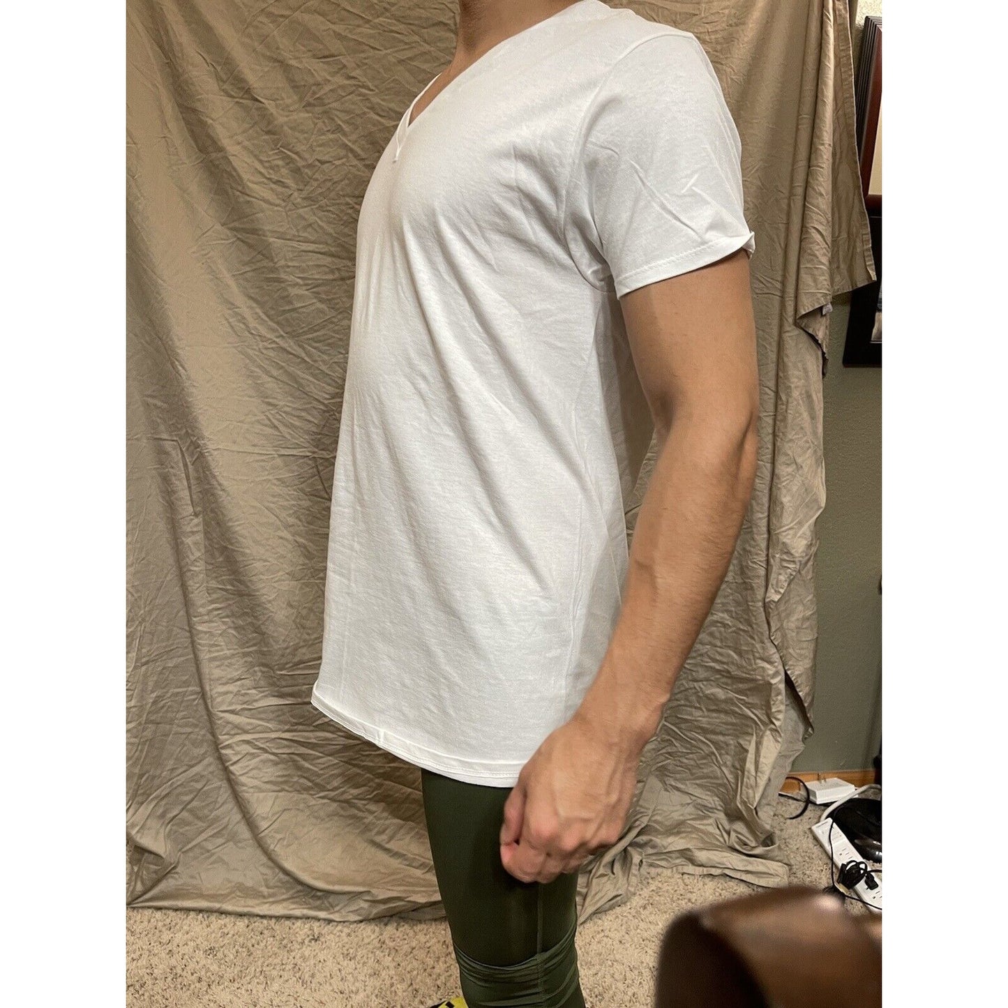 Men's White Fruit of the loom v-neck undershirt tshirt medium