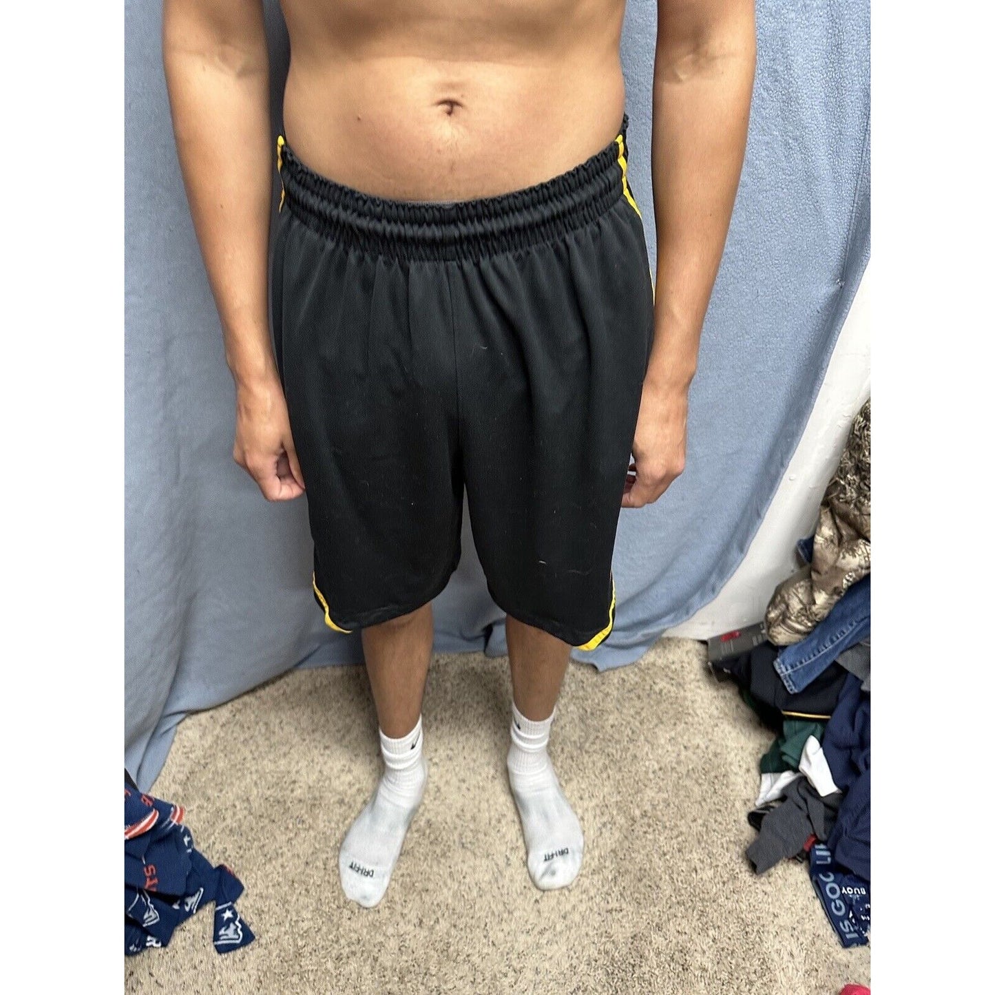 Men’s Nike XL Black And Yellow Dri Fit Shorts With Pockets