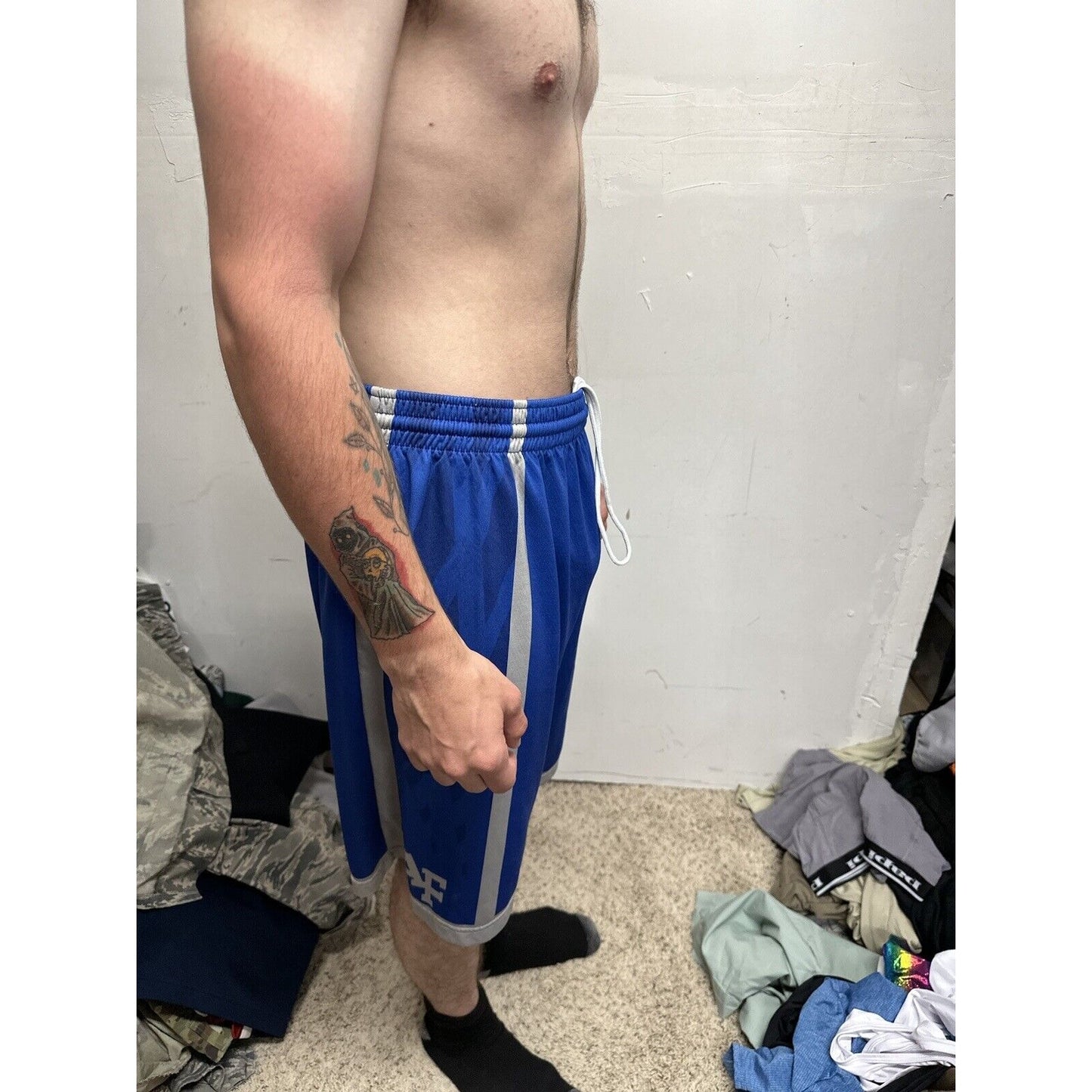 Men’s Blue Nike Medium Shorts Athletic No Pockets