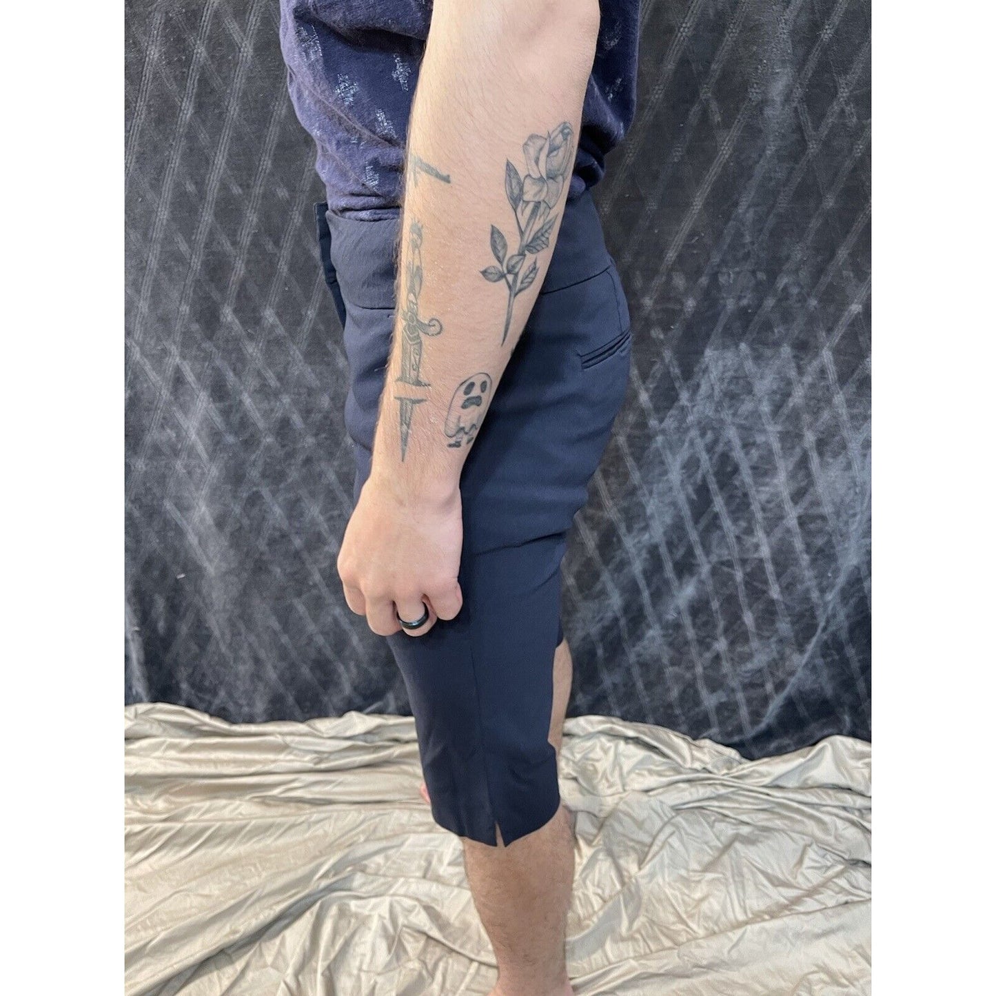 woman’s size 8 navy blue harve benard shorts