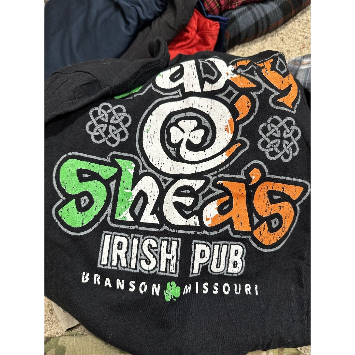 men’s black canvas XL tshirt shea’s irish pub brandon Missouri