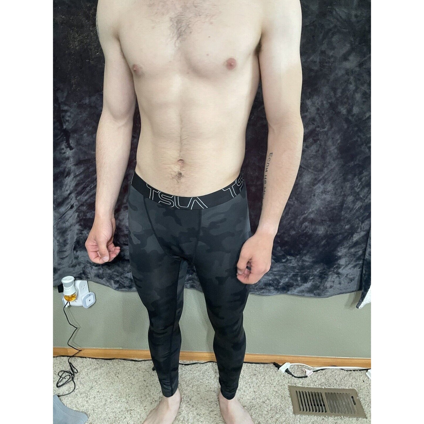 Men’s Medium Dark Gray Camo TSLA Base Layer Compression Pants