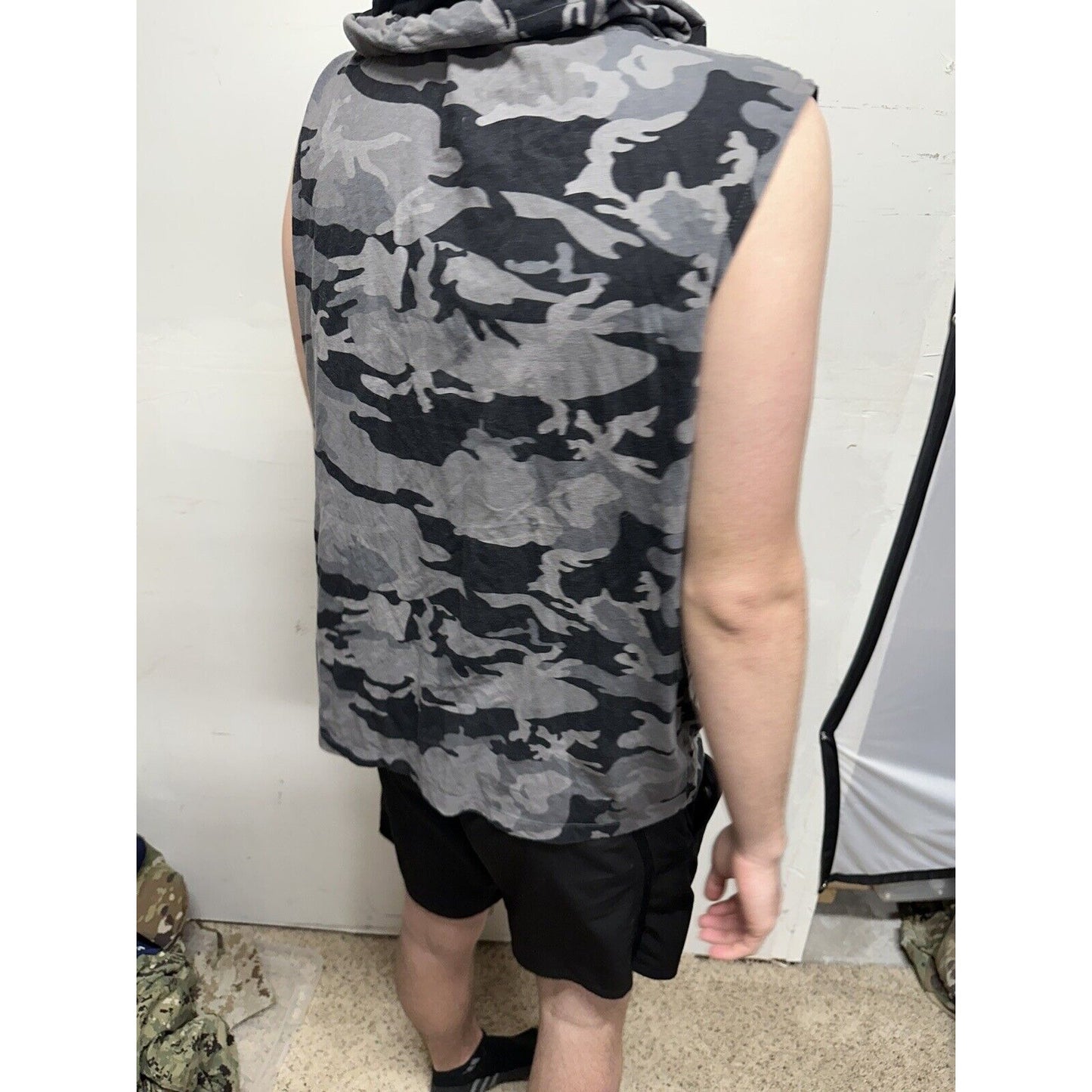 Teen boys 2XL Grey Hoodie Jurassic Park Sleeveless