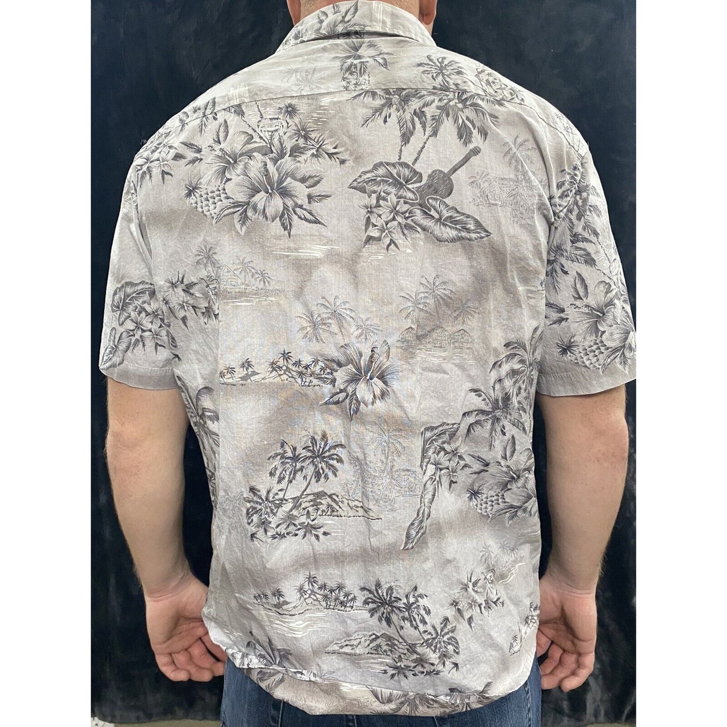 Hawk’s Bay USA XL Gray Tropical Island Prints Button-down Short Sleeves