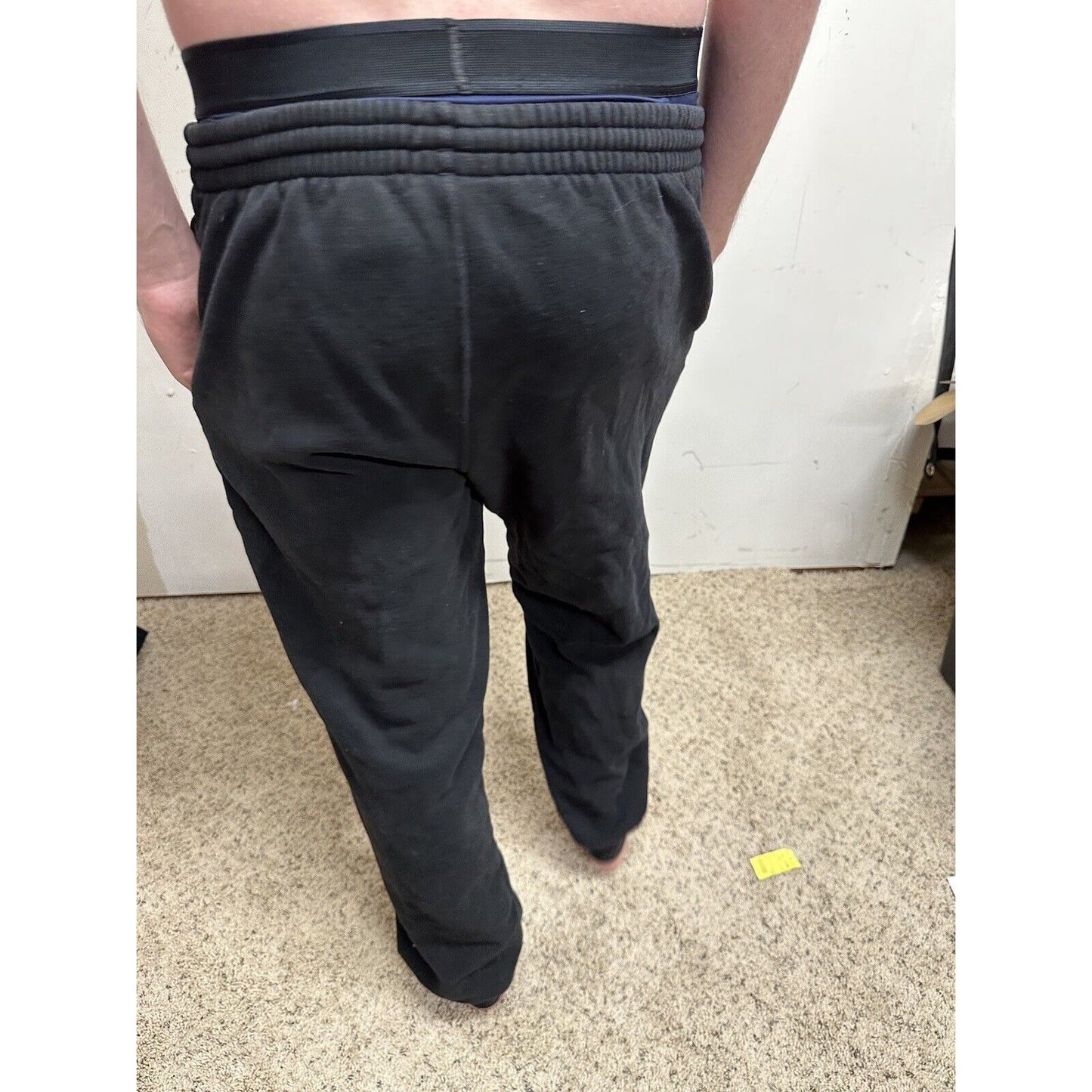 men’s black fila medium sweat pants with pockets