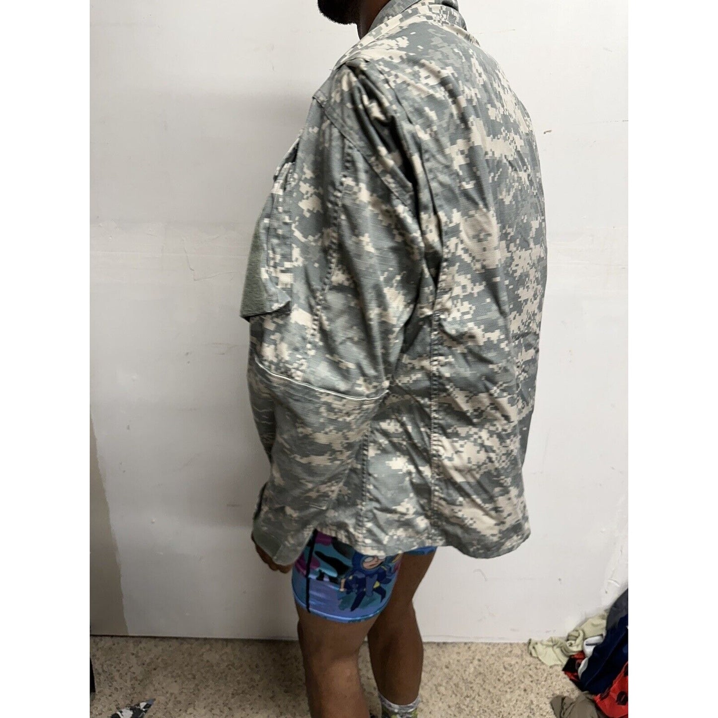Men’s Army Combat Uniform Acu Medium Regular With USA Flag Patch Top Blouse