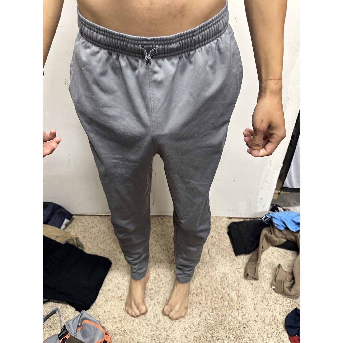 Boy’s Youth xL Grey Under Armour Fitted Sweat Pants