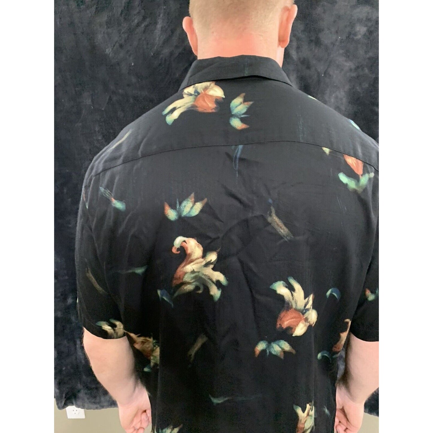 Metro Concepts Mens Medium Button Down Short Sleeve Shirt Black - Leaf Design