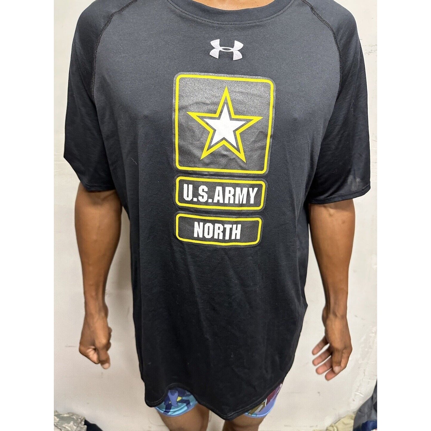 Men’s Under Armour 2XL US Army North Loose Heat Gear Shirt