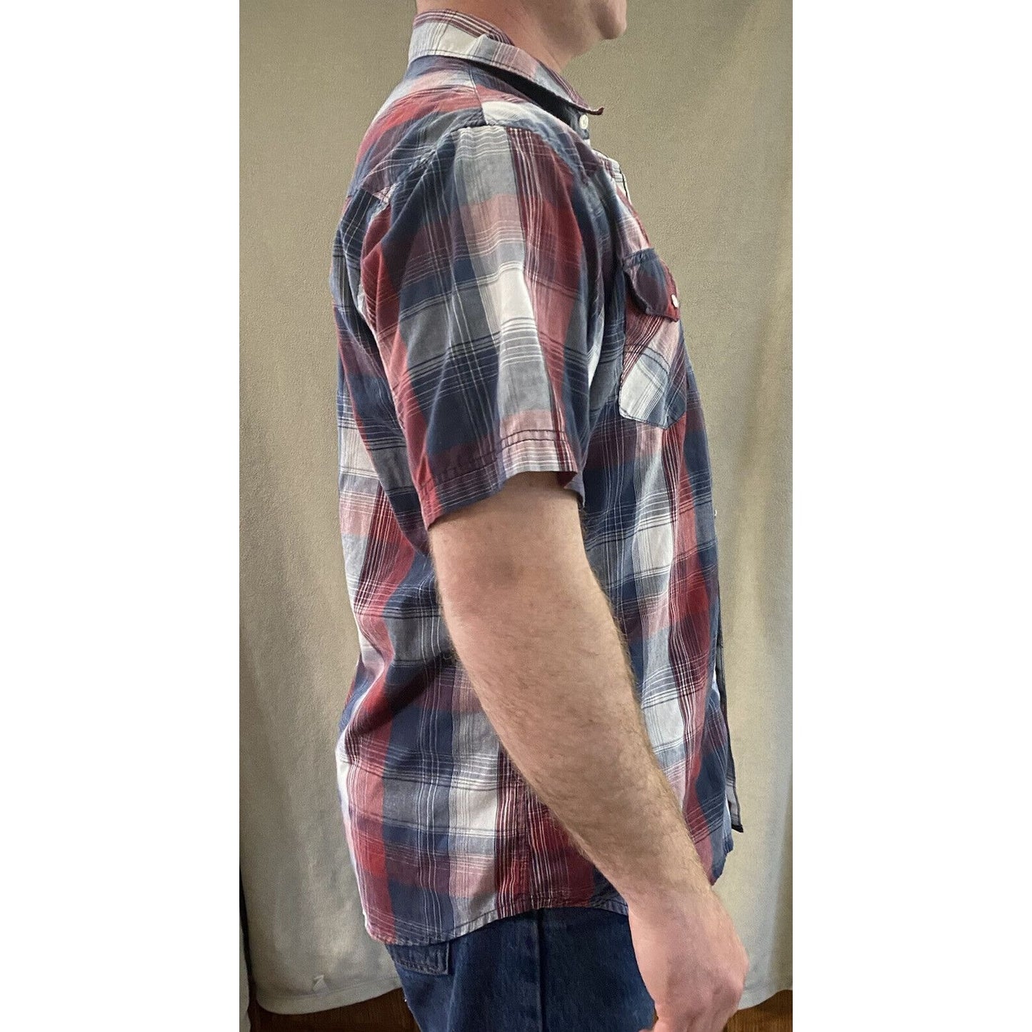 Levi’s Men’s XL Modern Fit Red Blue White Plaid Short Sleeves Button-down Shirt