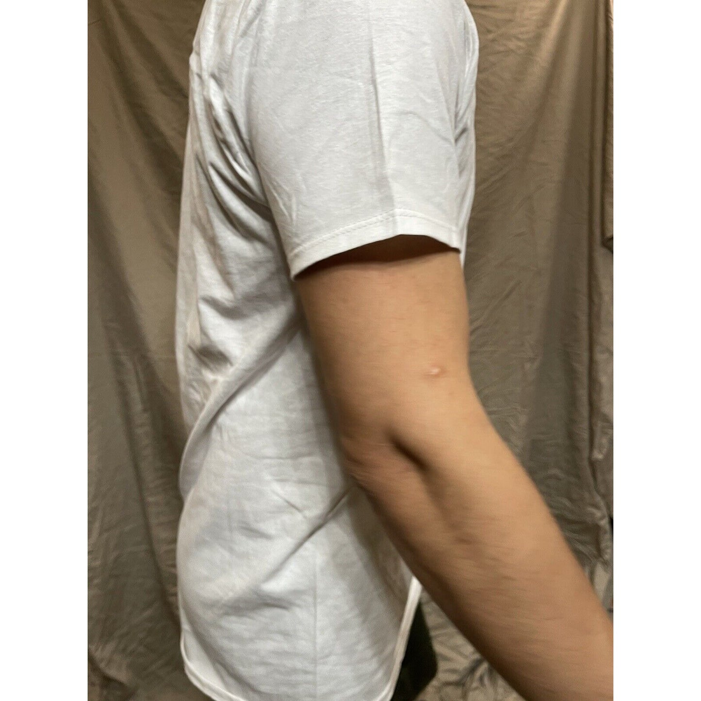 Men's White Fruit of the loom v-neck undershirt tshirt medium