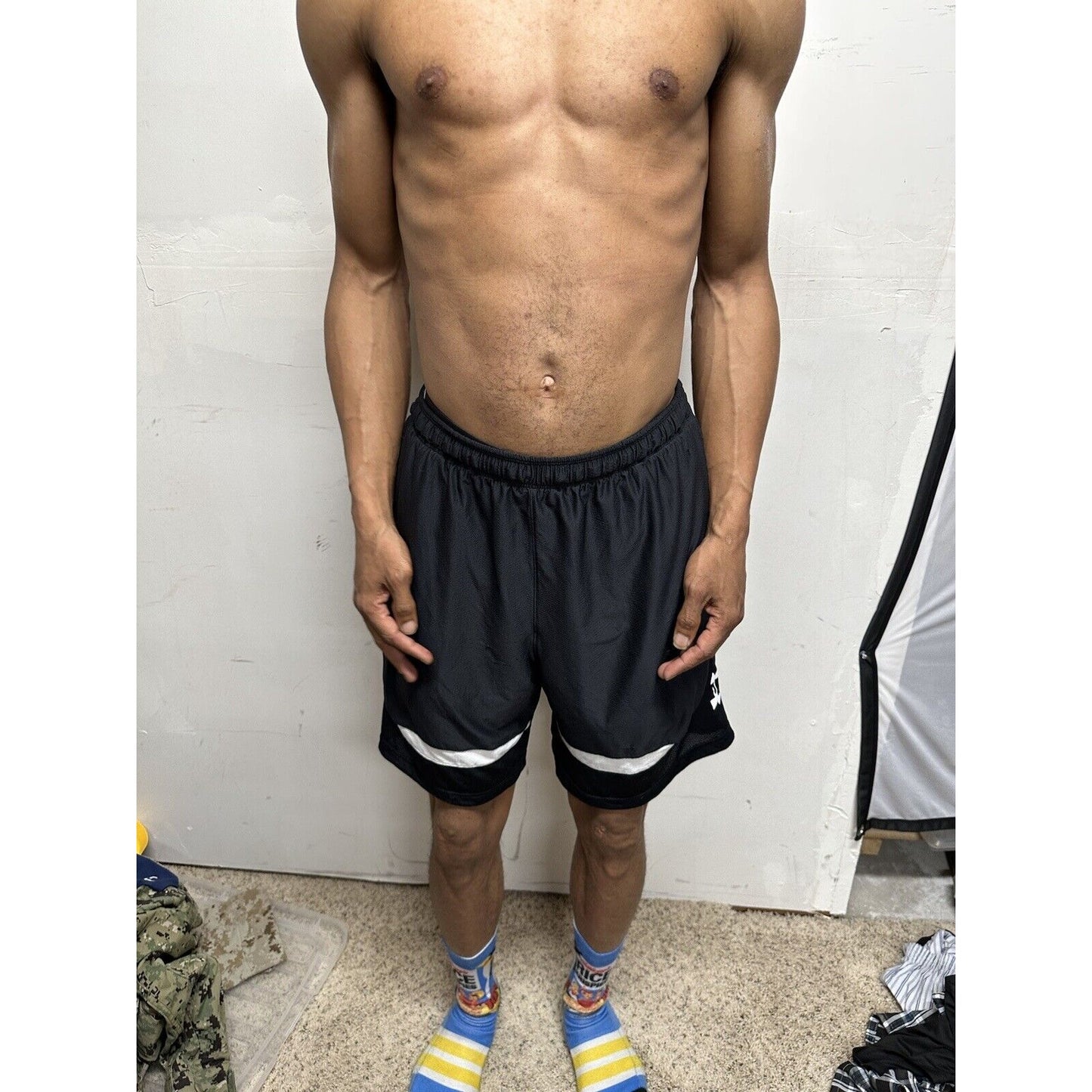 Men’s Under Armour Black Large Shorts Athletic With Pockets
