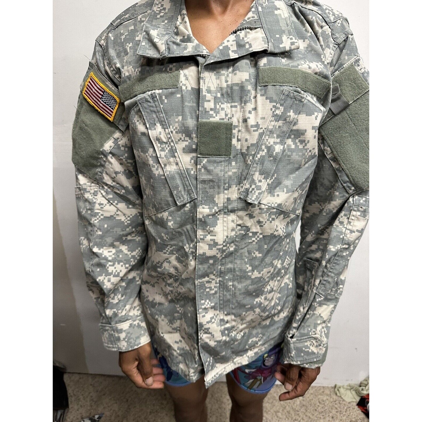 Men’s Army Combat Uniform Acu Medium Regular With USA Flag Patch Top Blouse