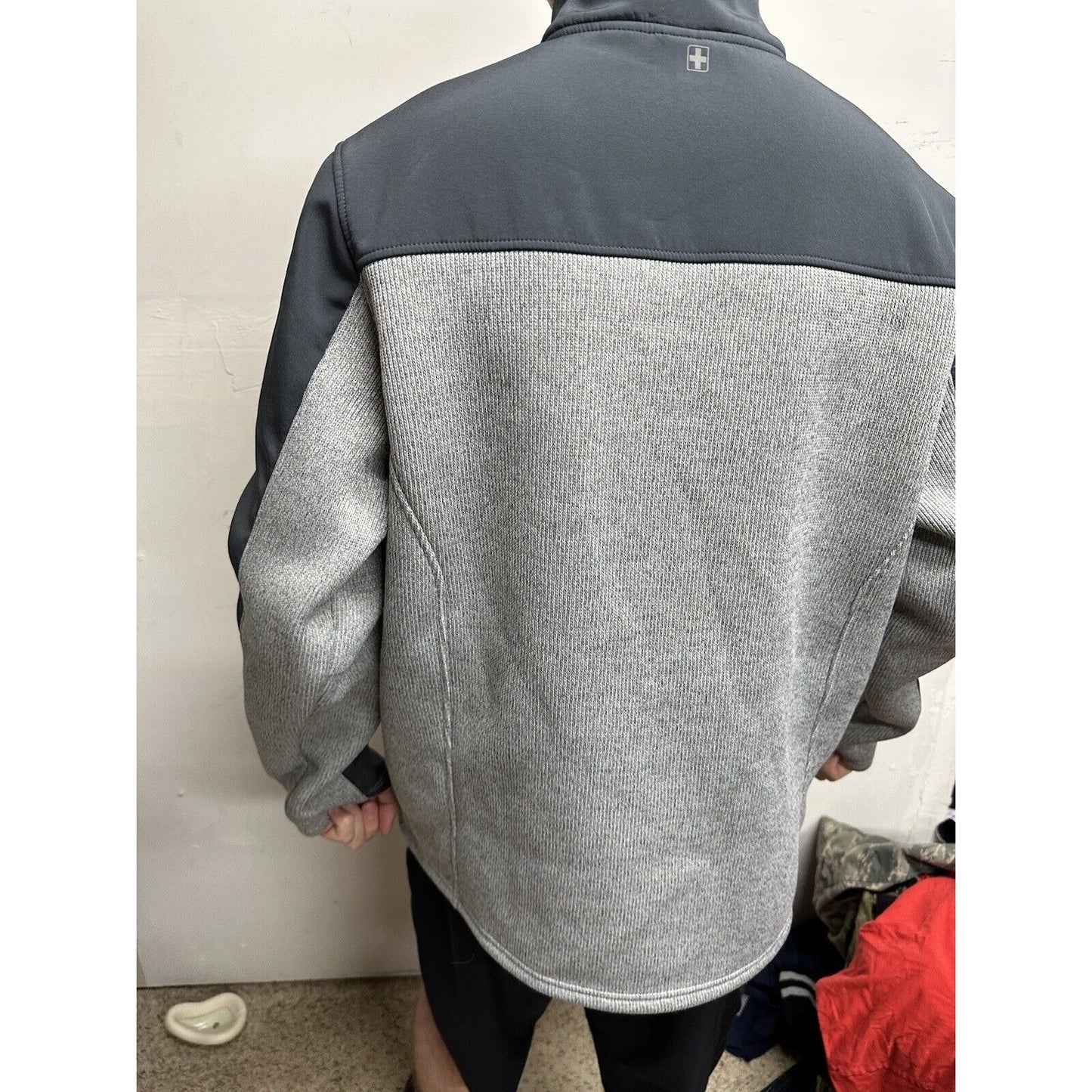 Men’s Large Swiss Tech Gray 42-44 Full Zip Jacket