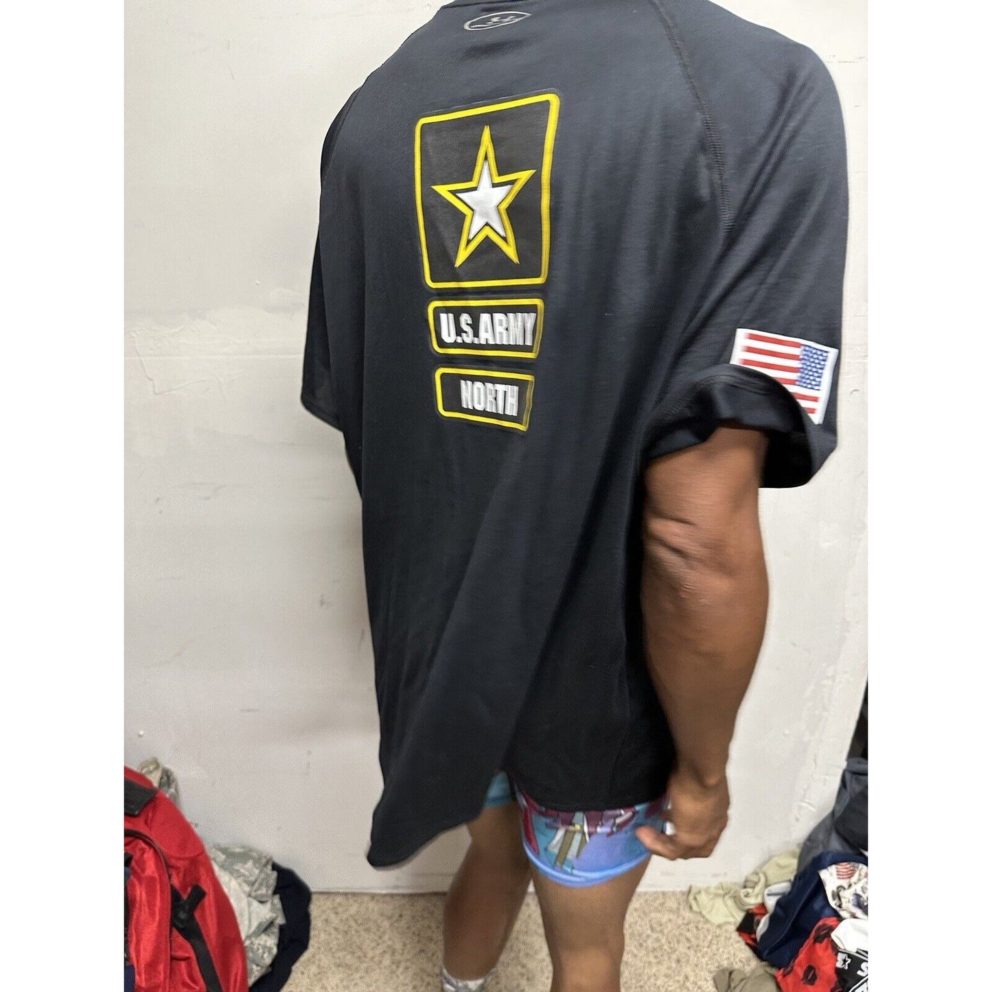 Men’s Under Armour 2XL US Army North Loose Heat Gear Shirt