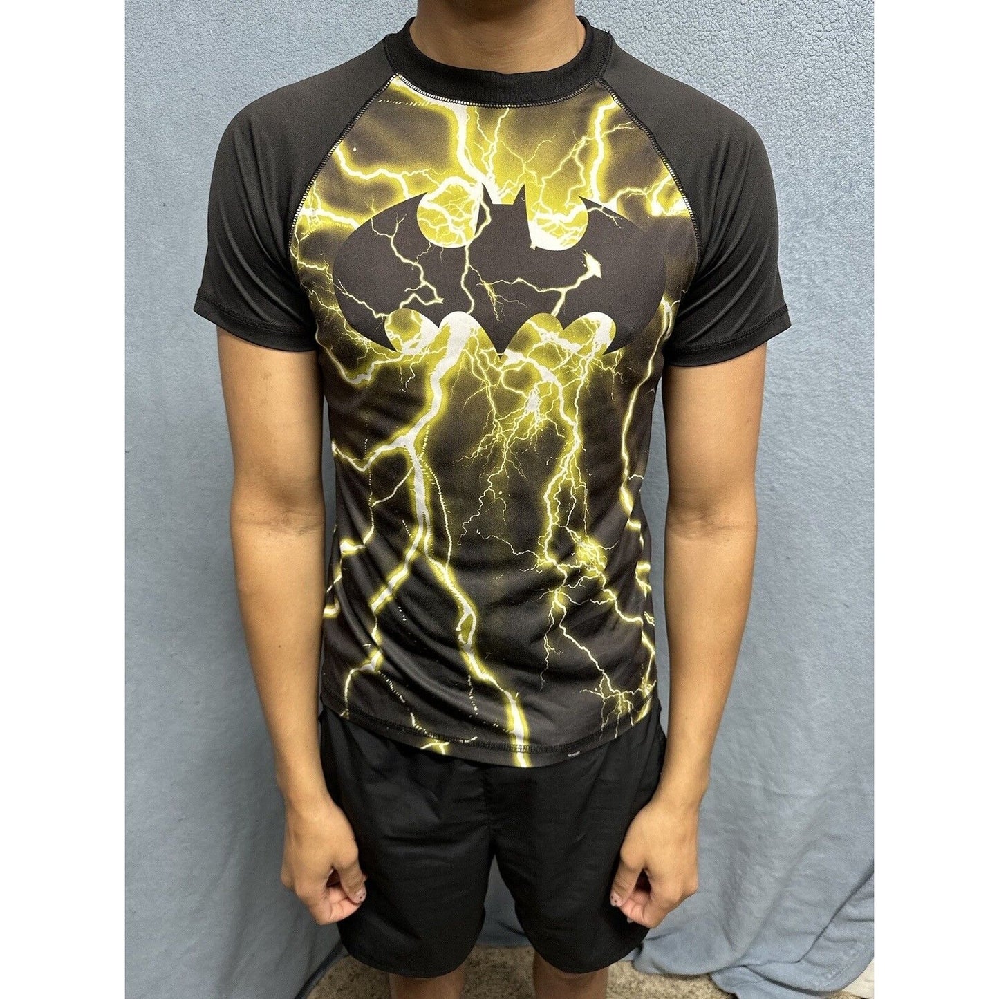 Men’s Large Batman Short Sleeve Black And Yellow Tshirt 100% Polyester