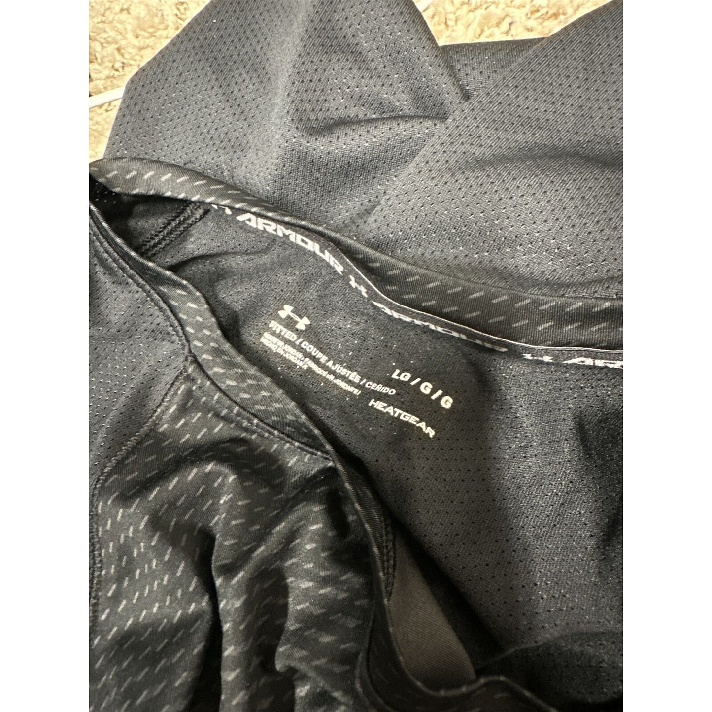 Men’s Large Under Armour Fitted Black Patterned Athletic Shirt