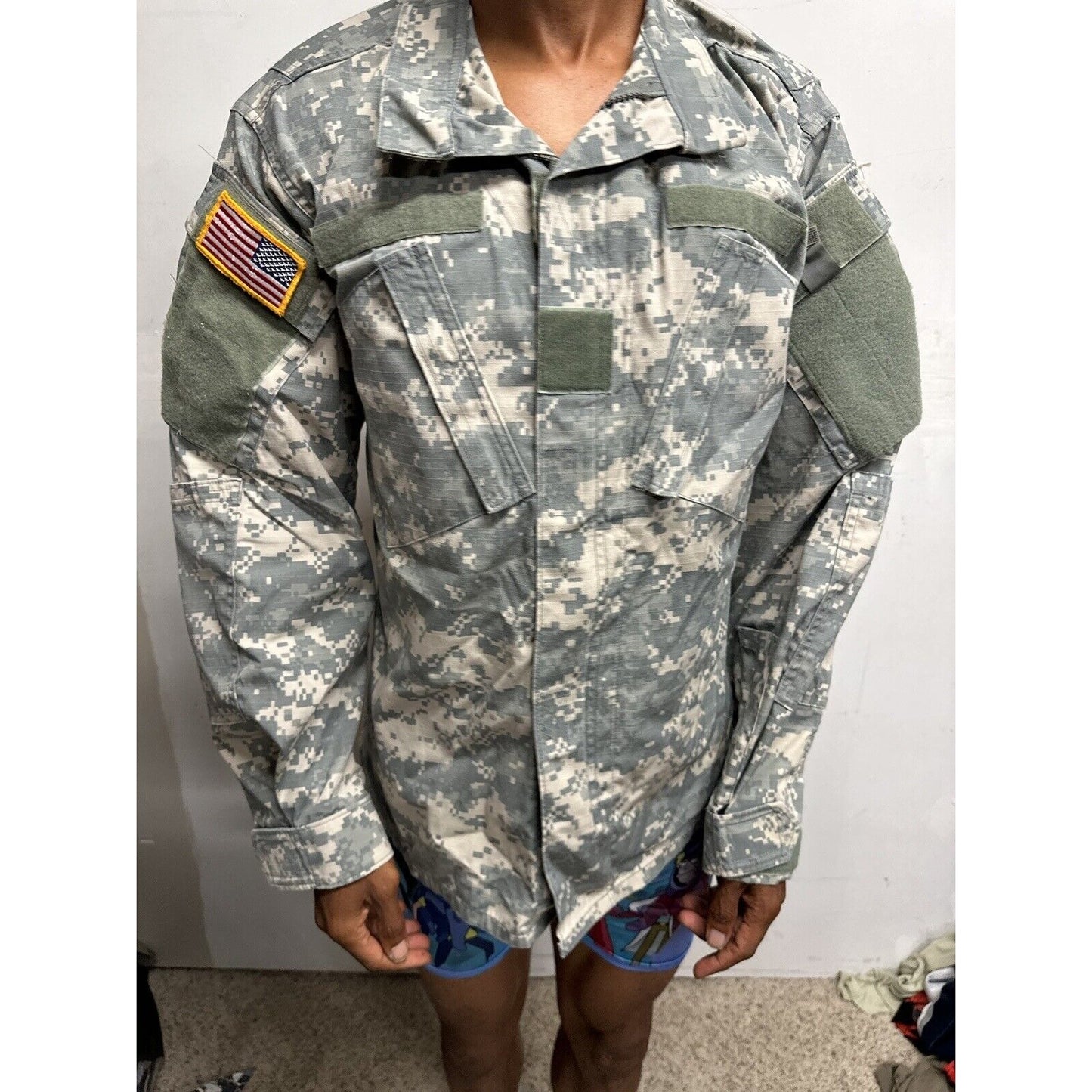Men’s Army Combat Uniform Acu Medium Regular With USA Flag Patch Top Blouse