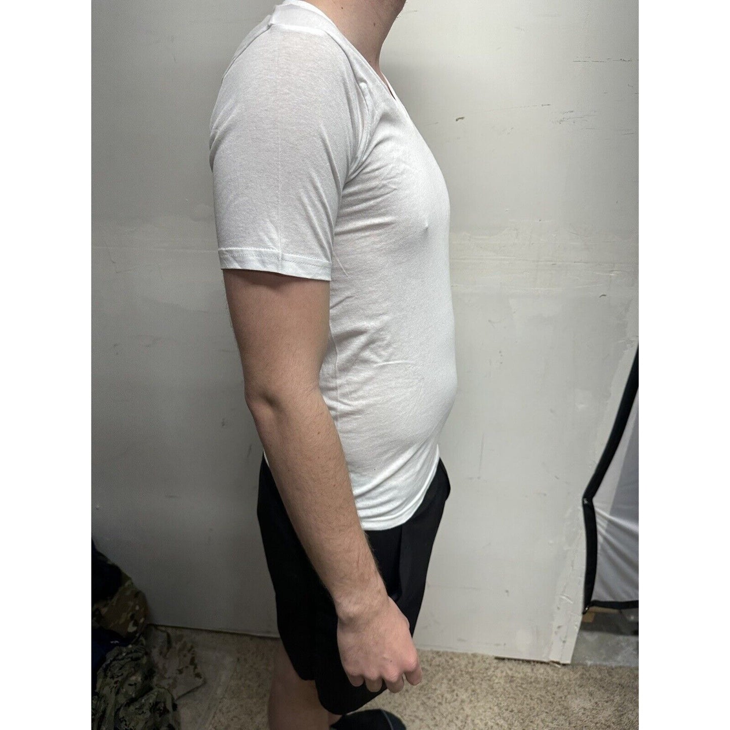 Men’s Small White Cotton Crown V-neck T-shirt