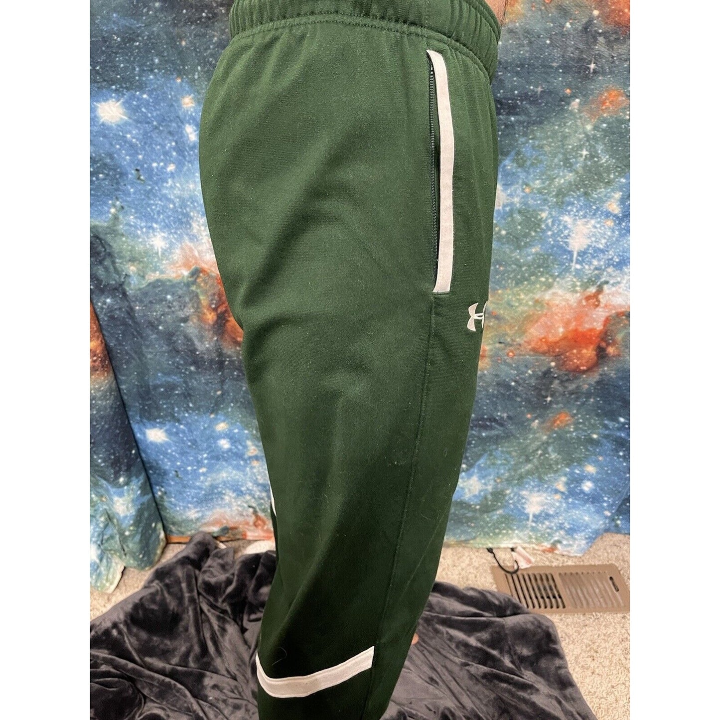 Men’s Medium Dark Green Under Armor Eagles Basketball sweatpants