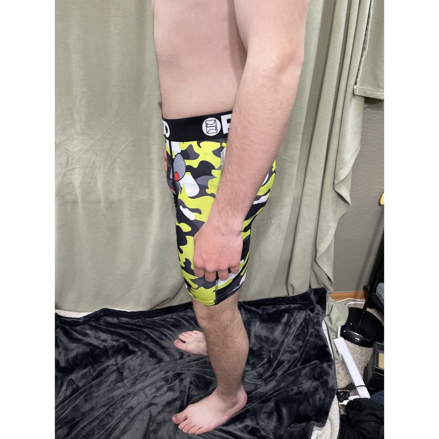 Men’s PSD Compression Shorts Neon Warface Mouth Medium Camo New