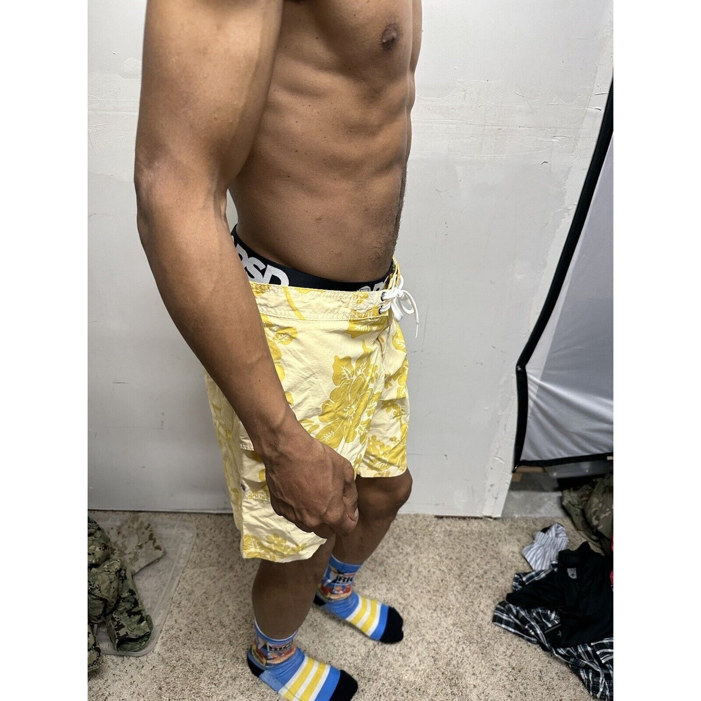 Men’s Floral Old Navy Medium Bathing Suit Combo Board Shorts Tropical yellow