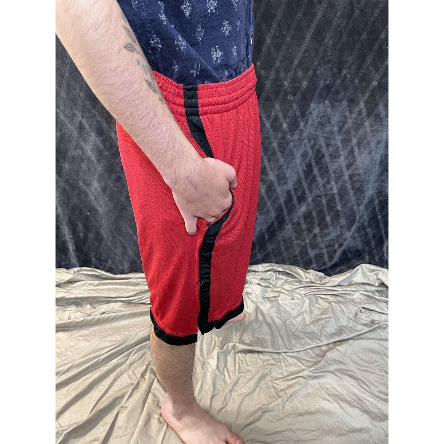 men’s red and black nike basketball shorts XL